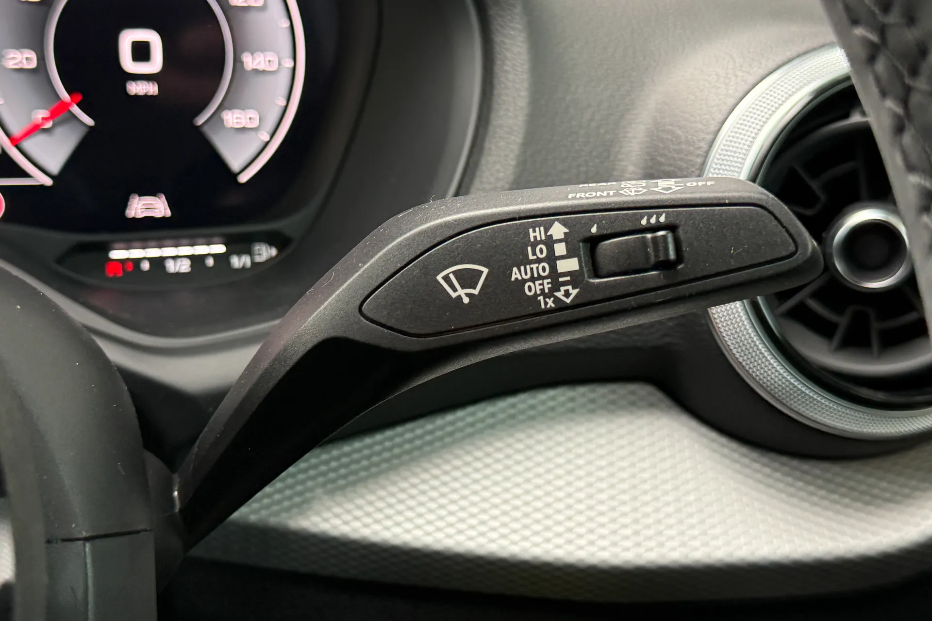 Audi Q2 thumbnail image number 16