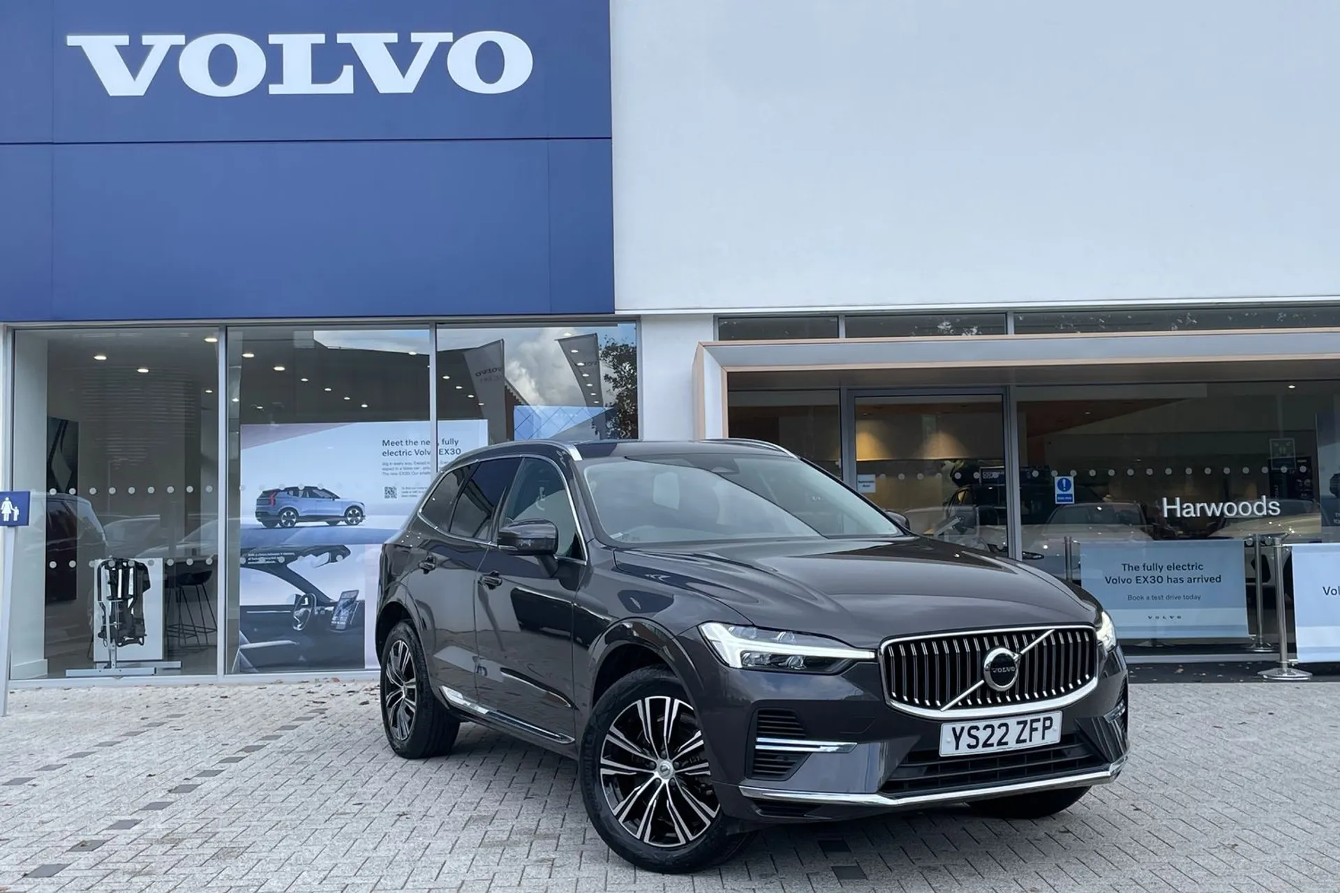 Volvo XC60 focused image