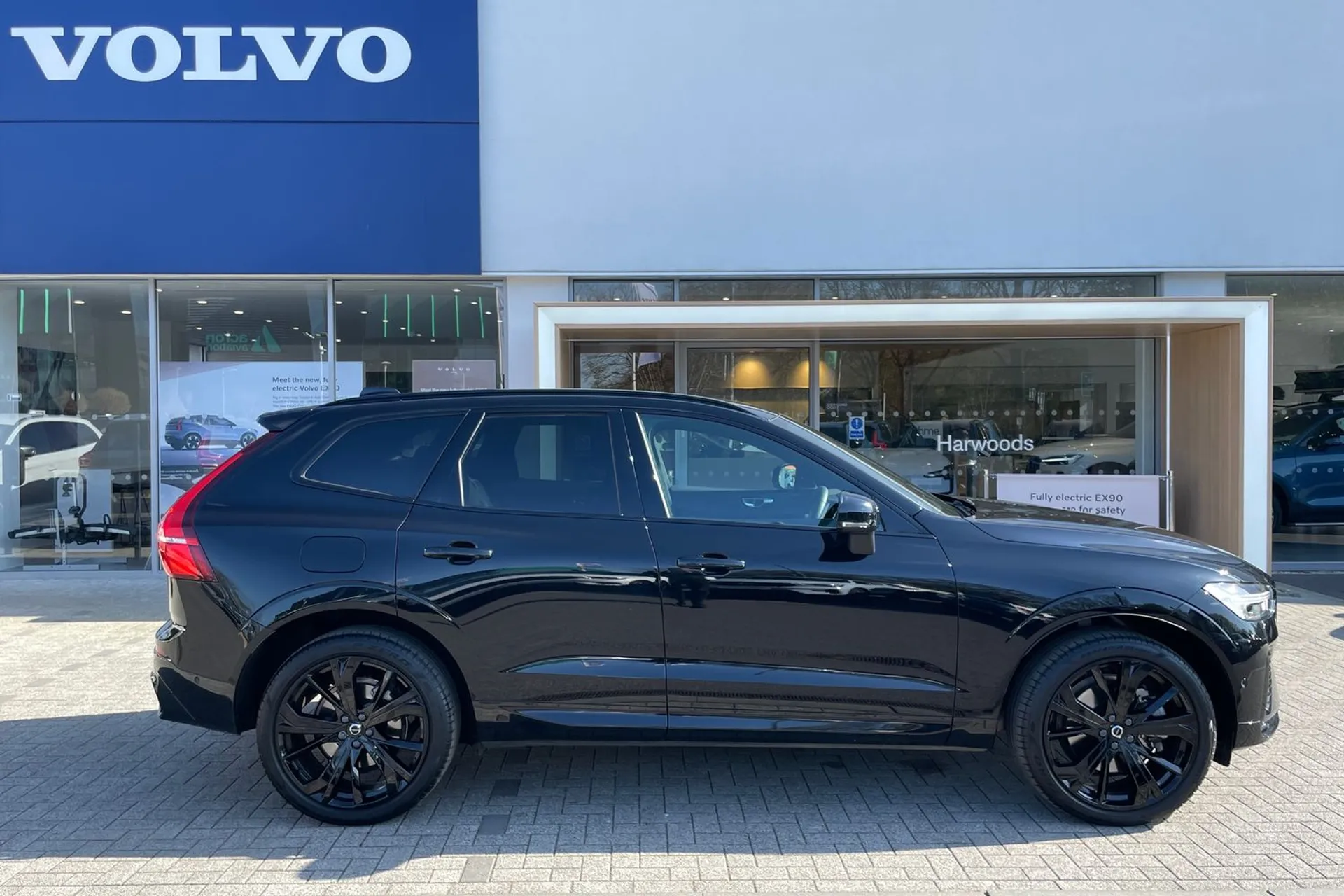 Volvo XC60 thumbnail image number 2