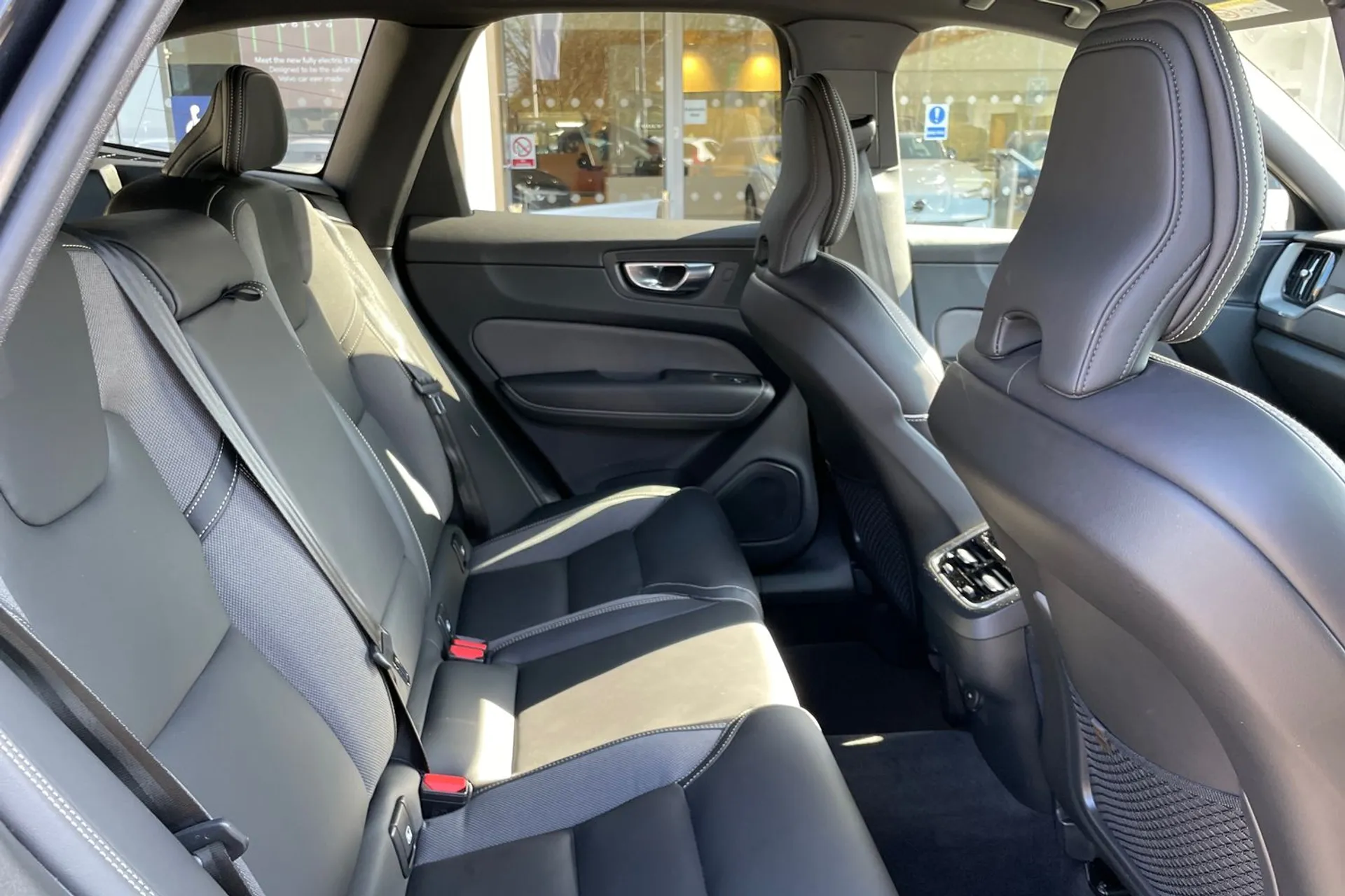 Volvo XC60 thumbnail image number 22