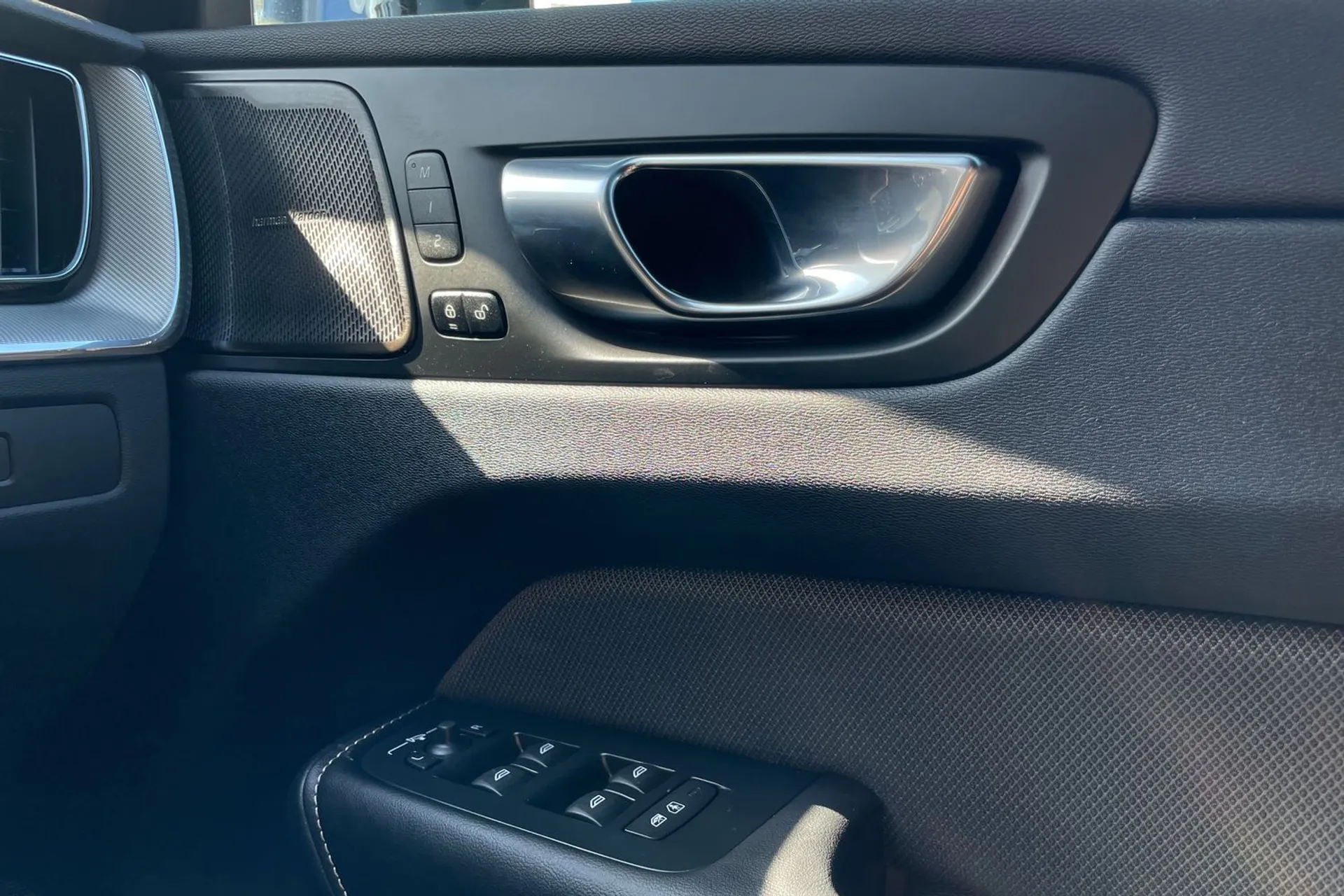 Volvo XC60 thumbnail image number 43