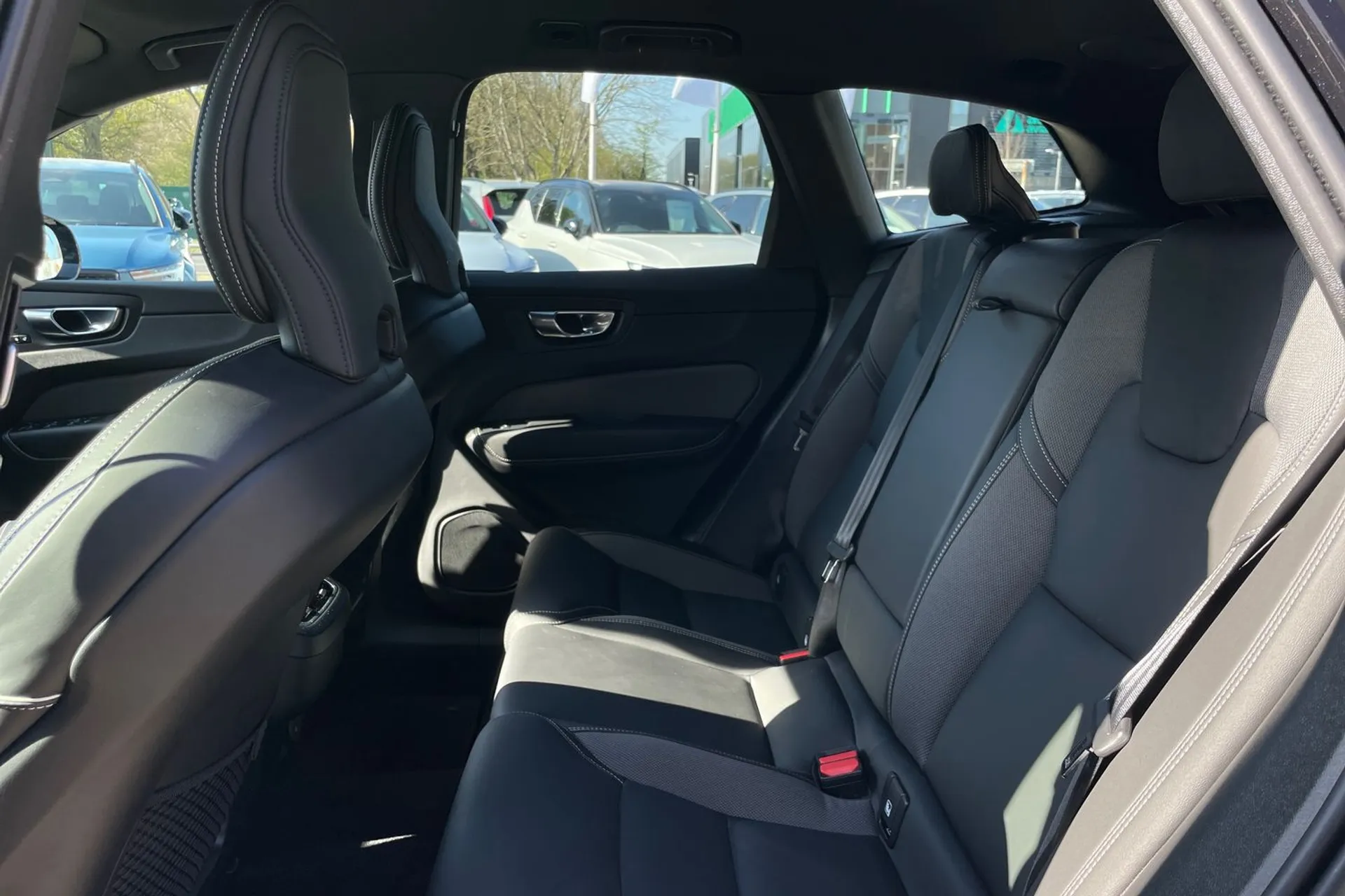Volvo XC60 thumbnail image number 29