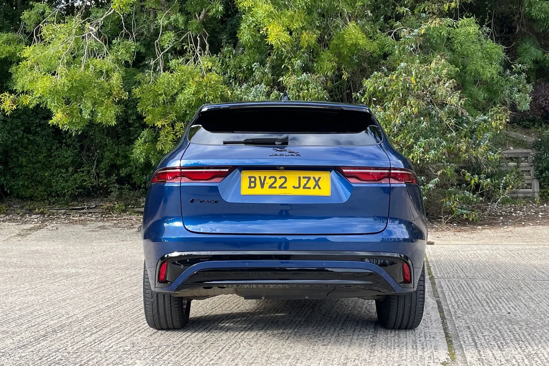 Jaguar F-PACE thumbnail image number 6