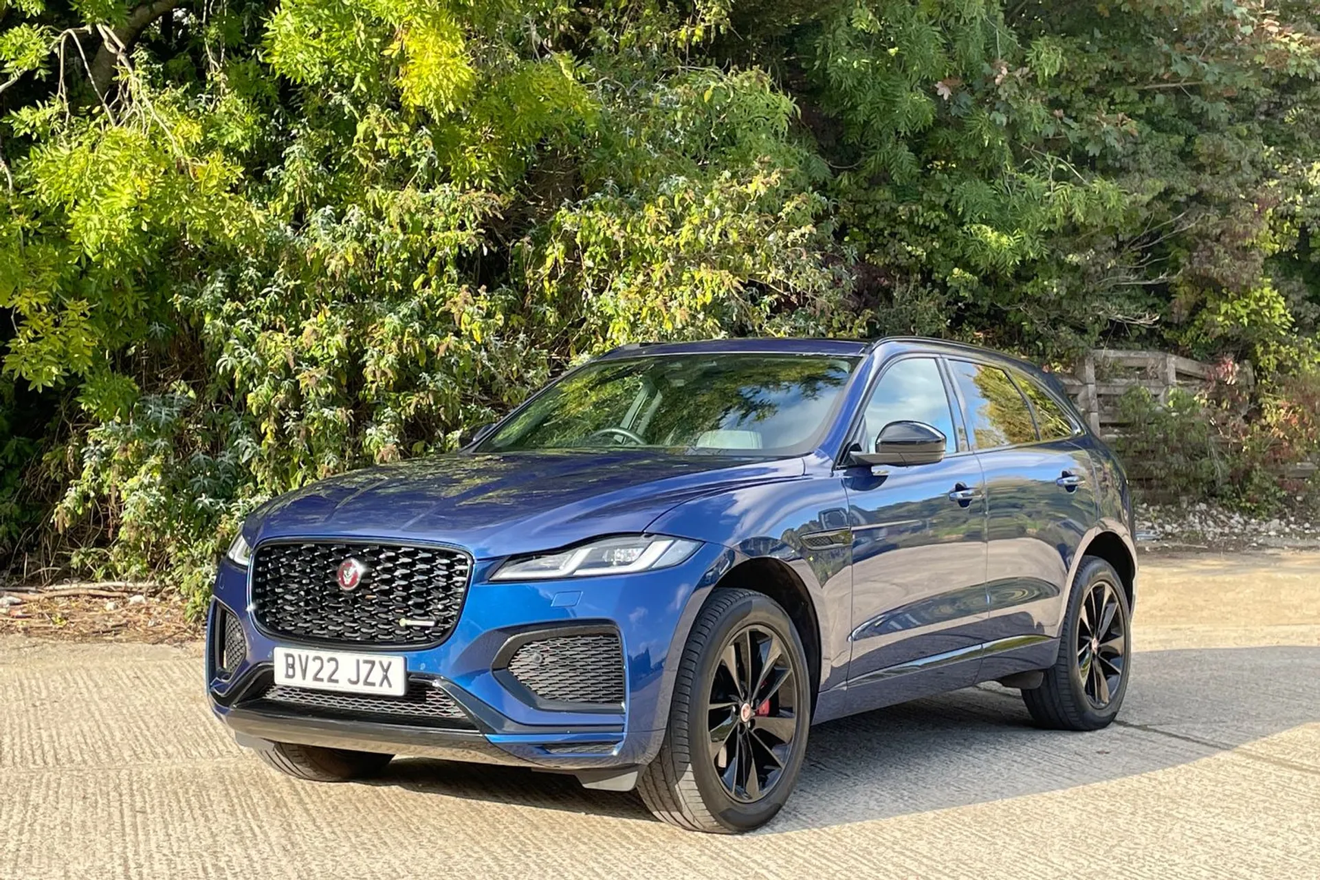 Jaguar F-PACE thumbnail image number 9