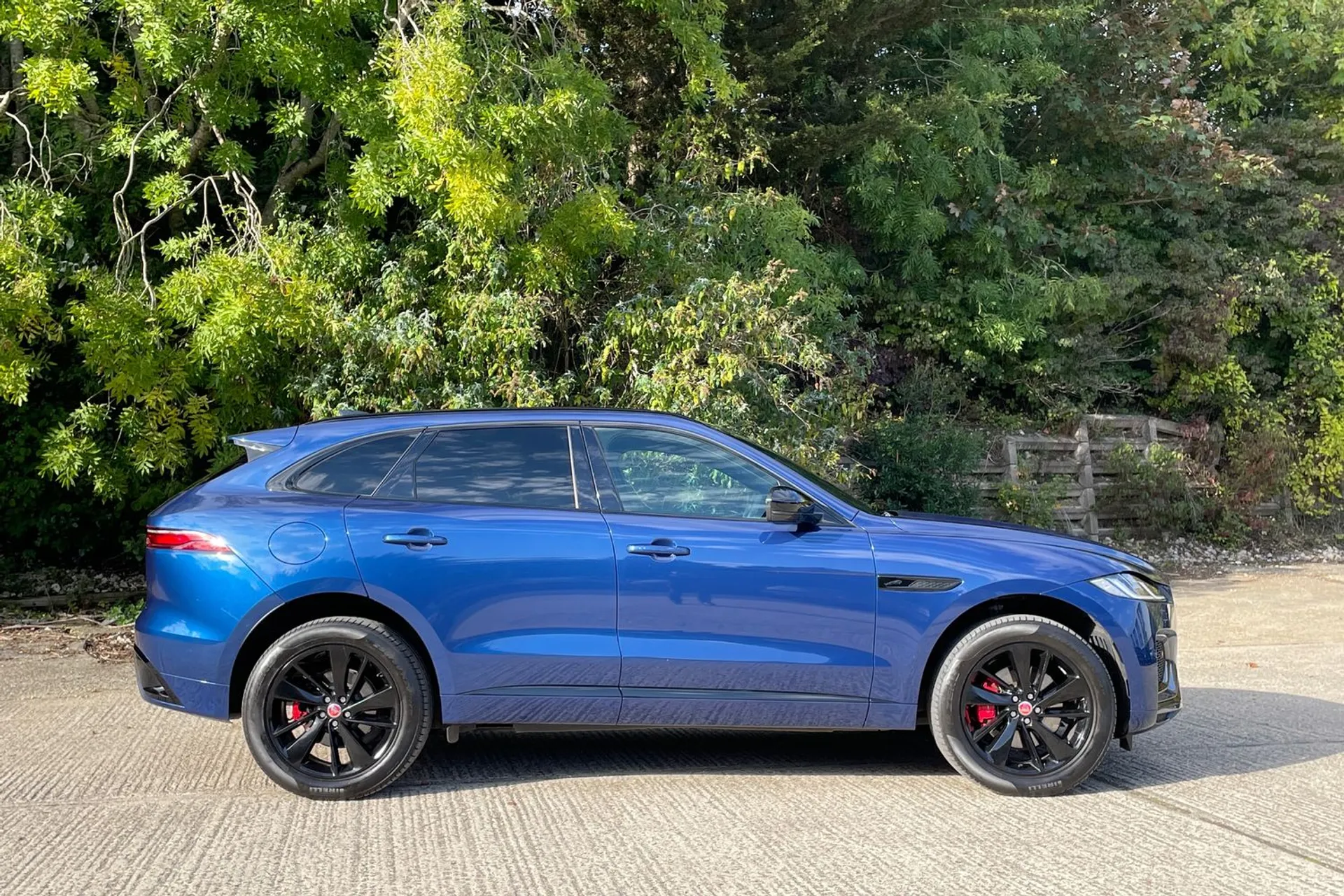 Jaguar F-PACE thumbnail image number 2