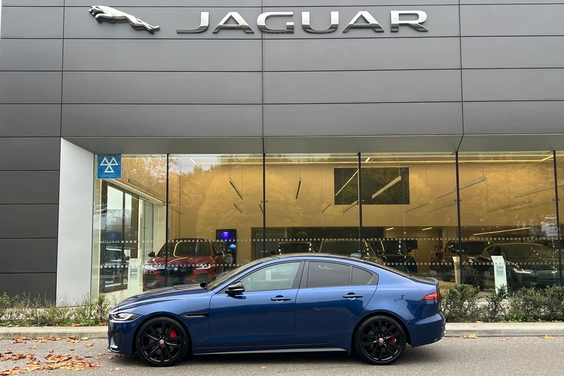 Jaguar XE thumbnail image number 7