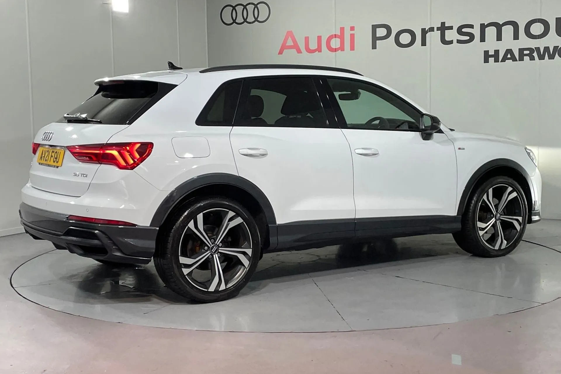 Audi Q3 thumbnail image number 10