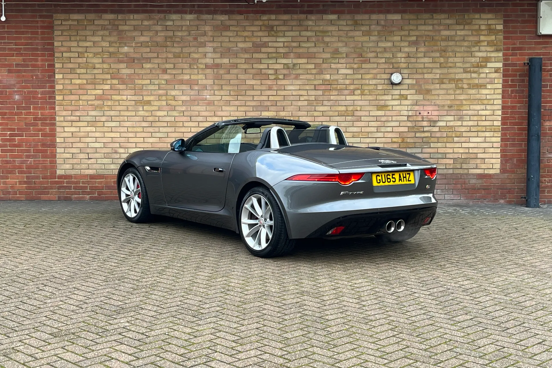 Jaguar F-TYPE thumbnail image number 11