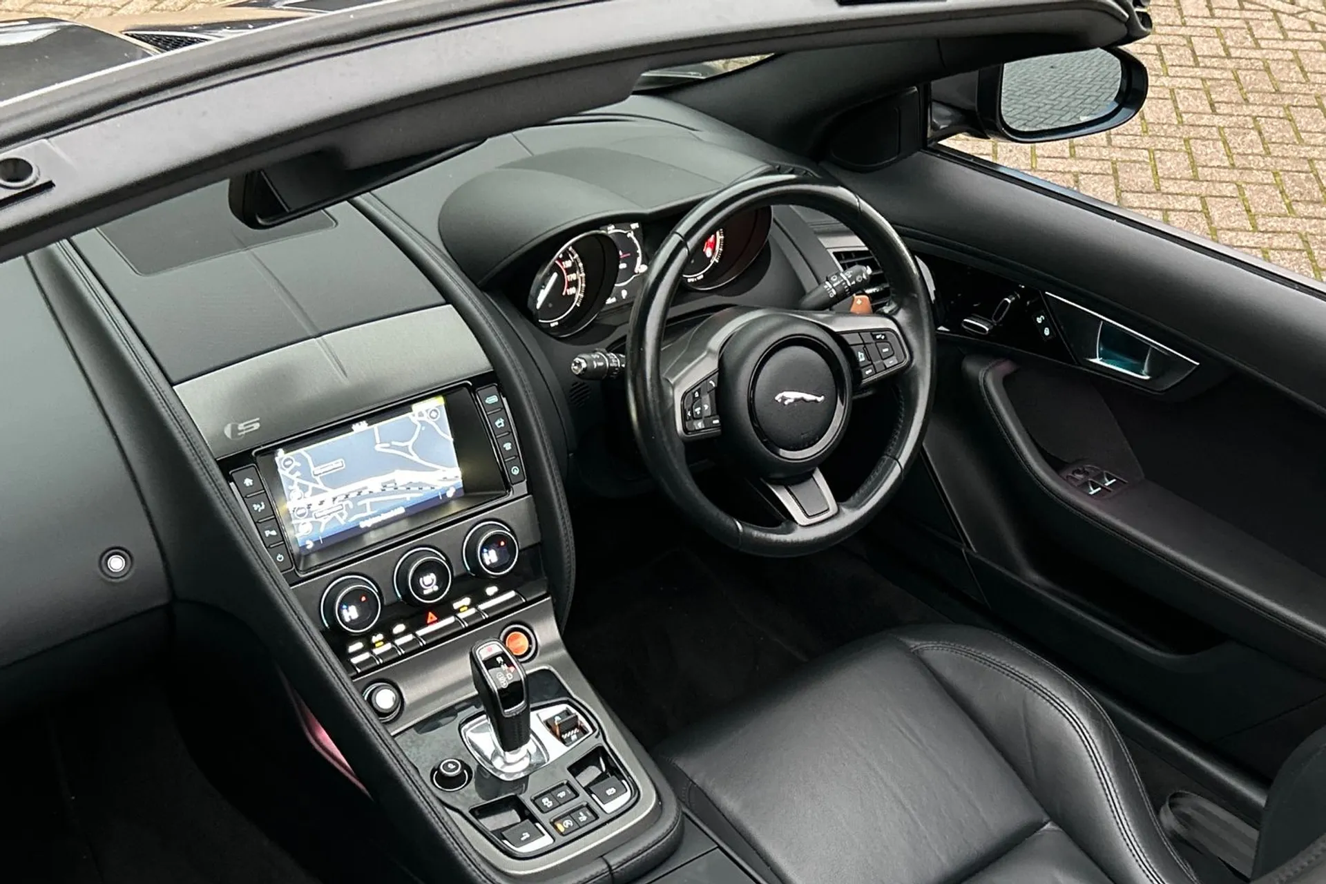 Jaguar F-TYPE thumbnail image number 9