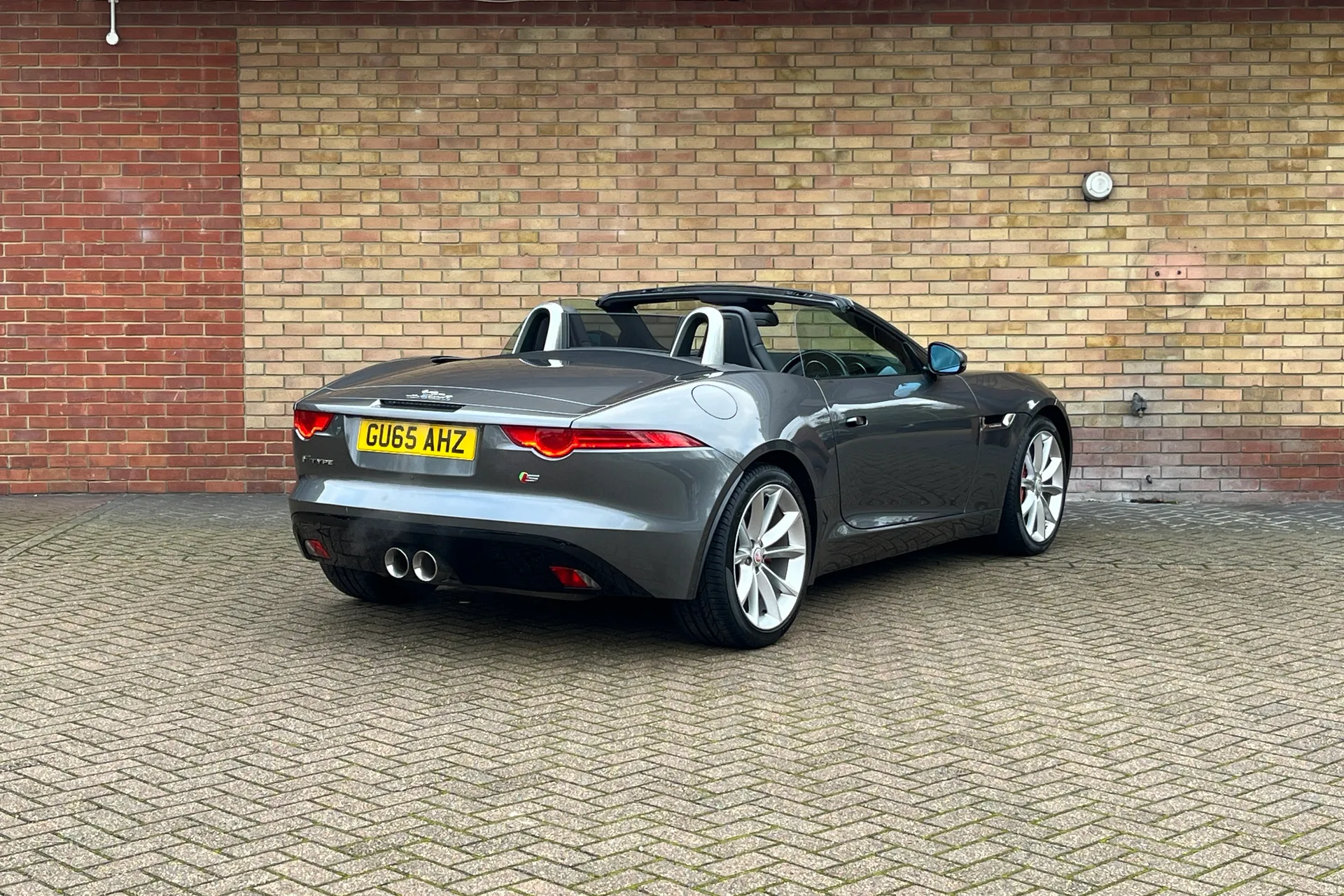 Jaguar F-TYPE thumbnail image number 10