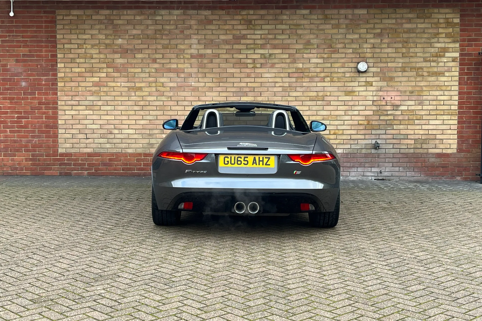 Jaguar F-TYPE thumbnail image number 16