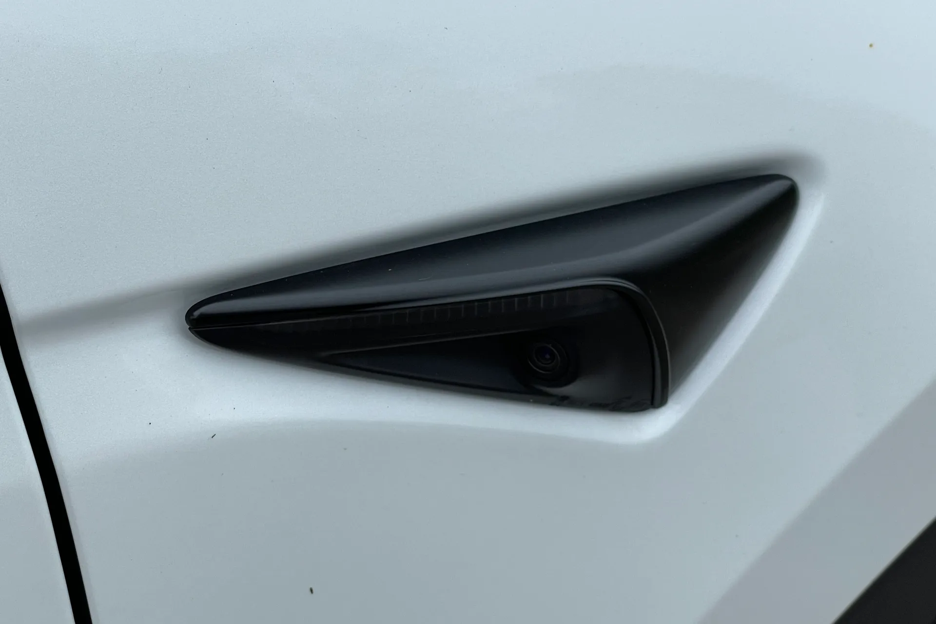 TESLA MODEL Y thumbnail image number 46