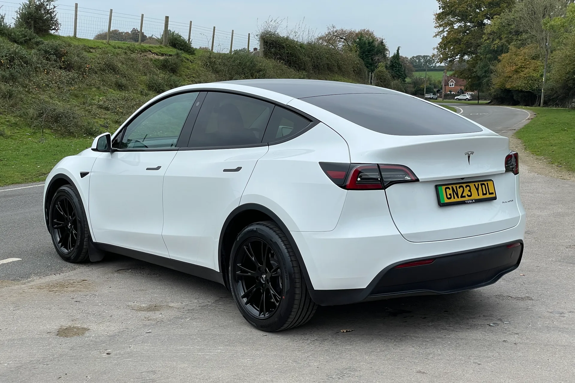 TESLA MODEL Y thumbnail image number 11