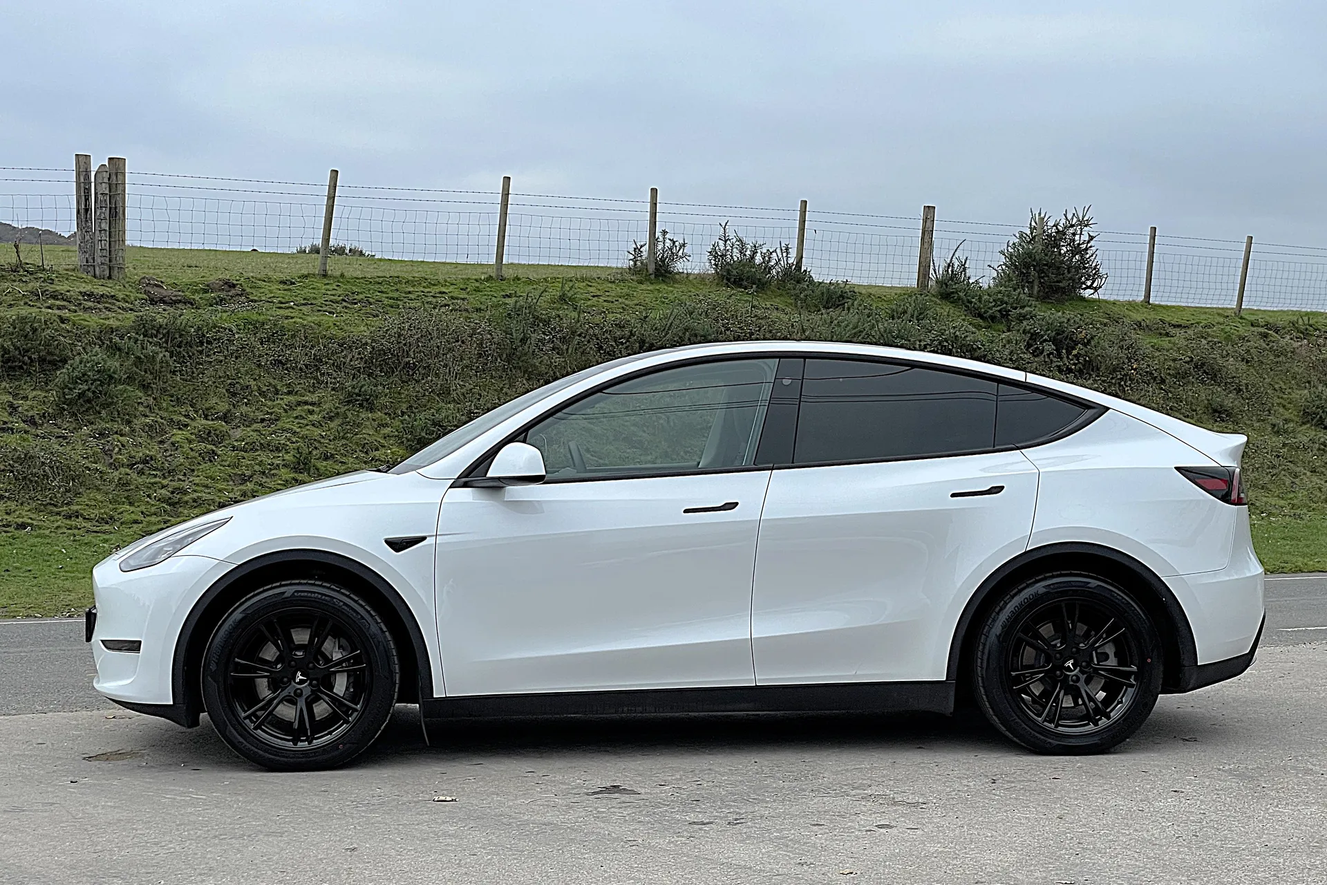 TESLA MODEL Y thumbnail image number 9