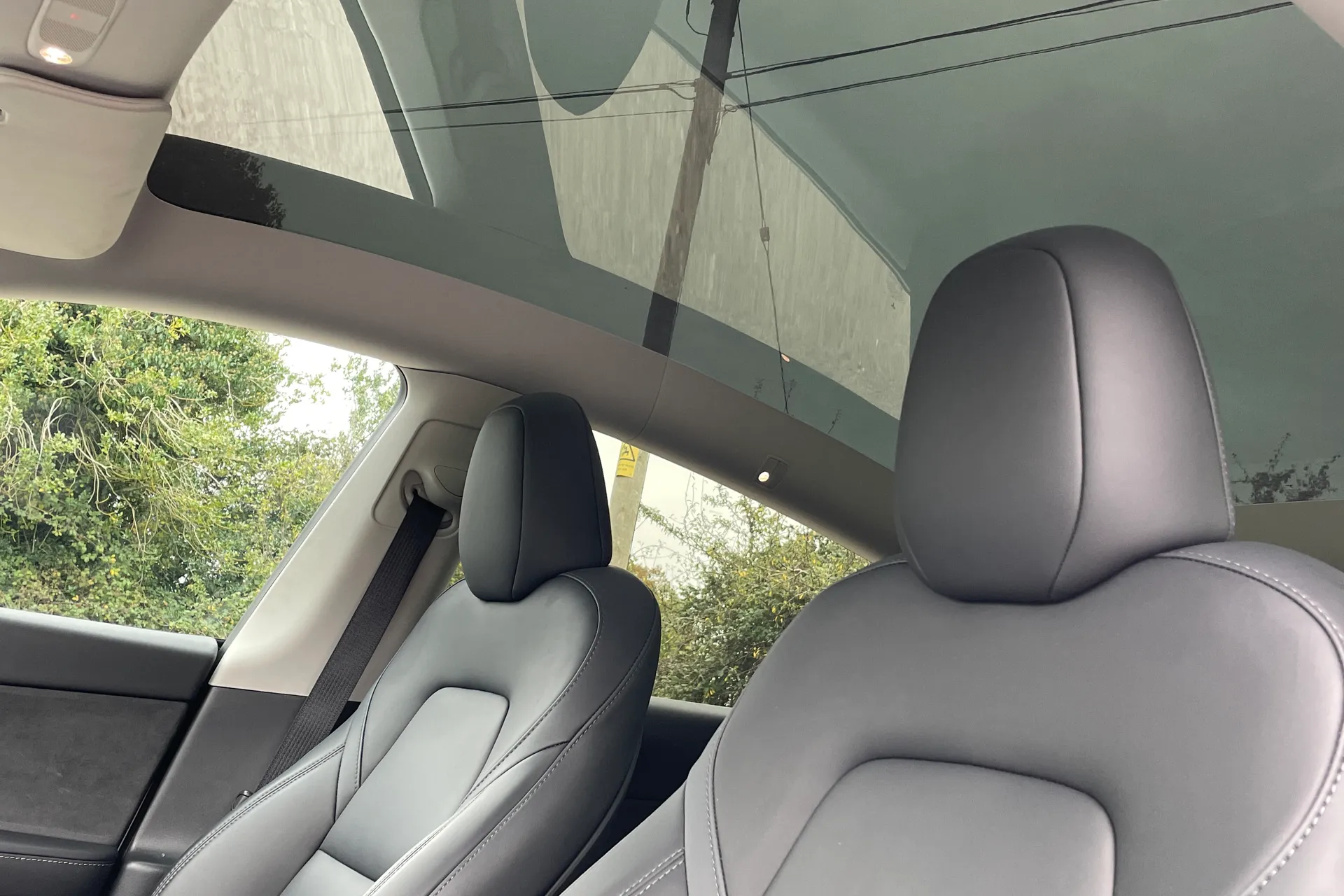 TESLA MODEL Y thumbnail image number 23