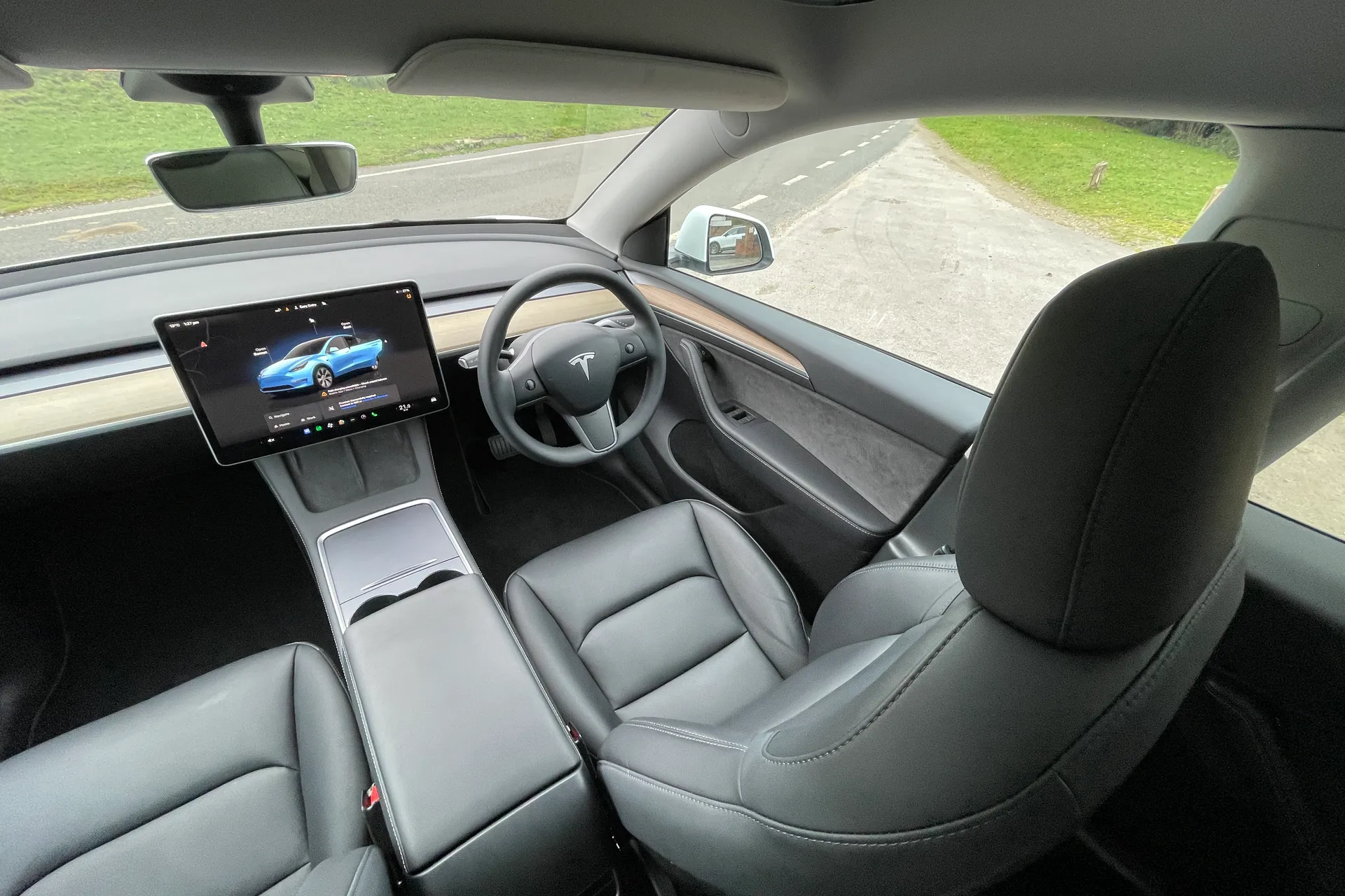 TESLA MODEL Y thumbnail image number 27