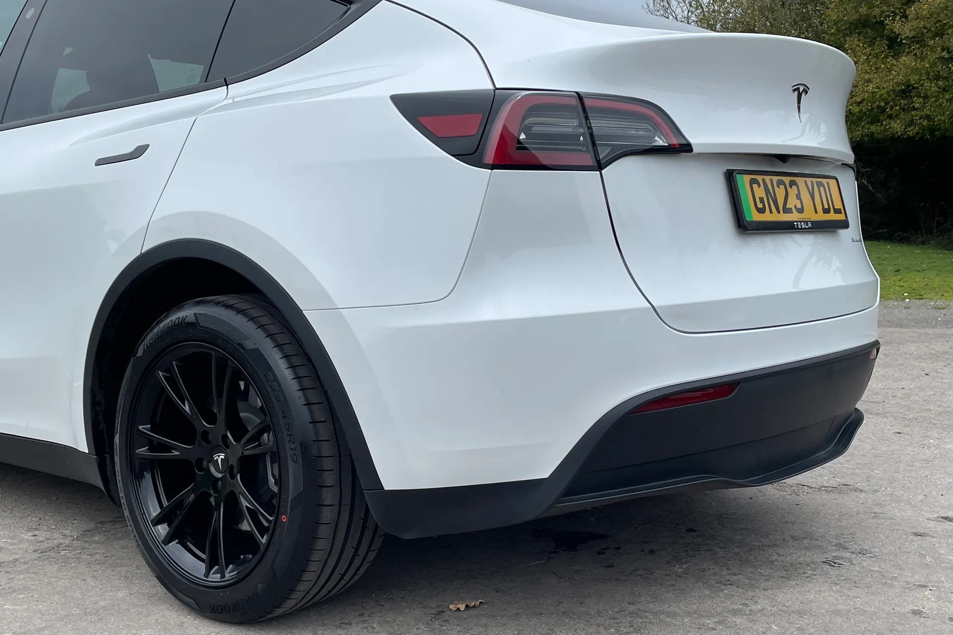 TESLA MODEL Y thumbnail image number 13