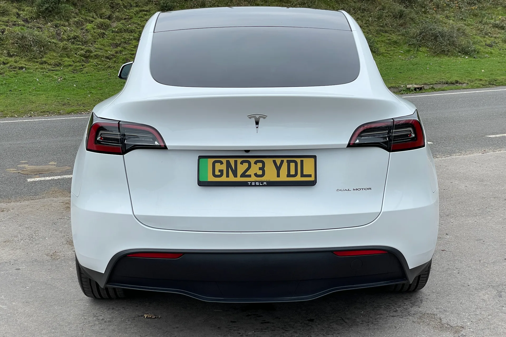 TESLA MODEL Y thumbnail image number 10