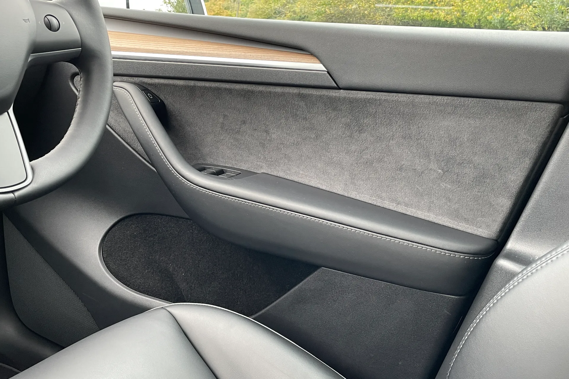 TESLA MODEL Y thumbnail image number 33