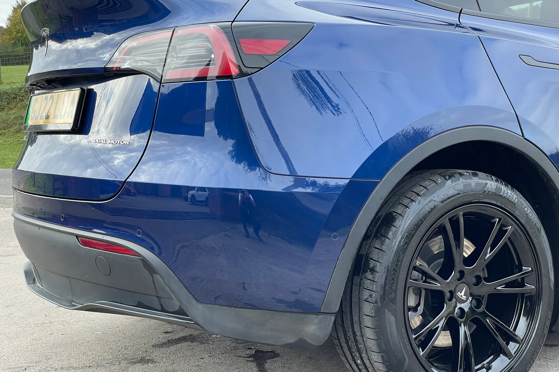 TESLA MODEL Y thumbnail image number 13