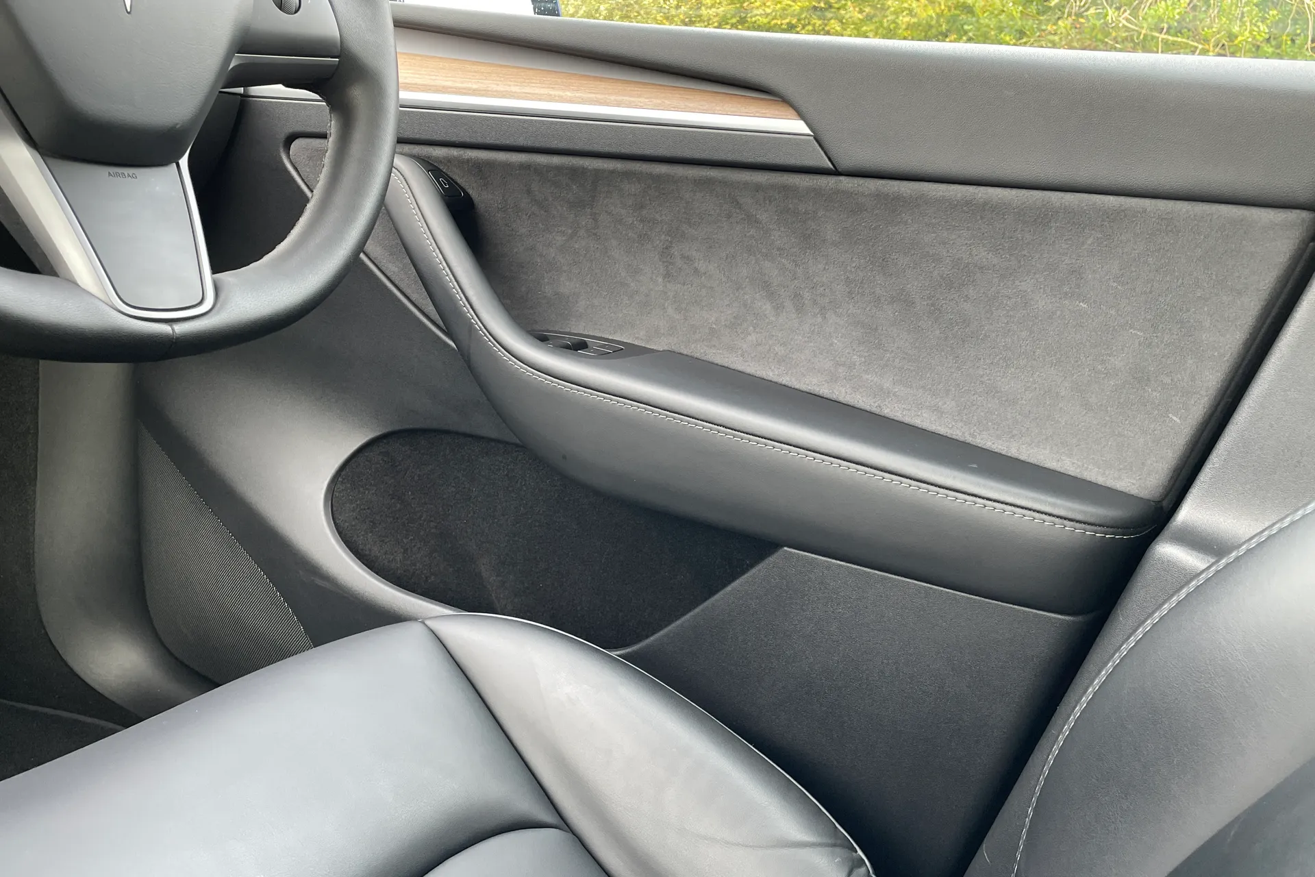 TESLA MODEL Y thumbnail image number 33