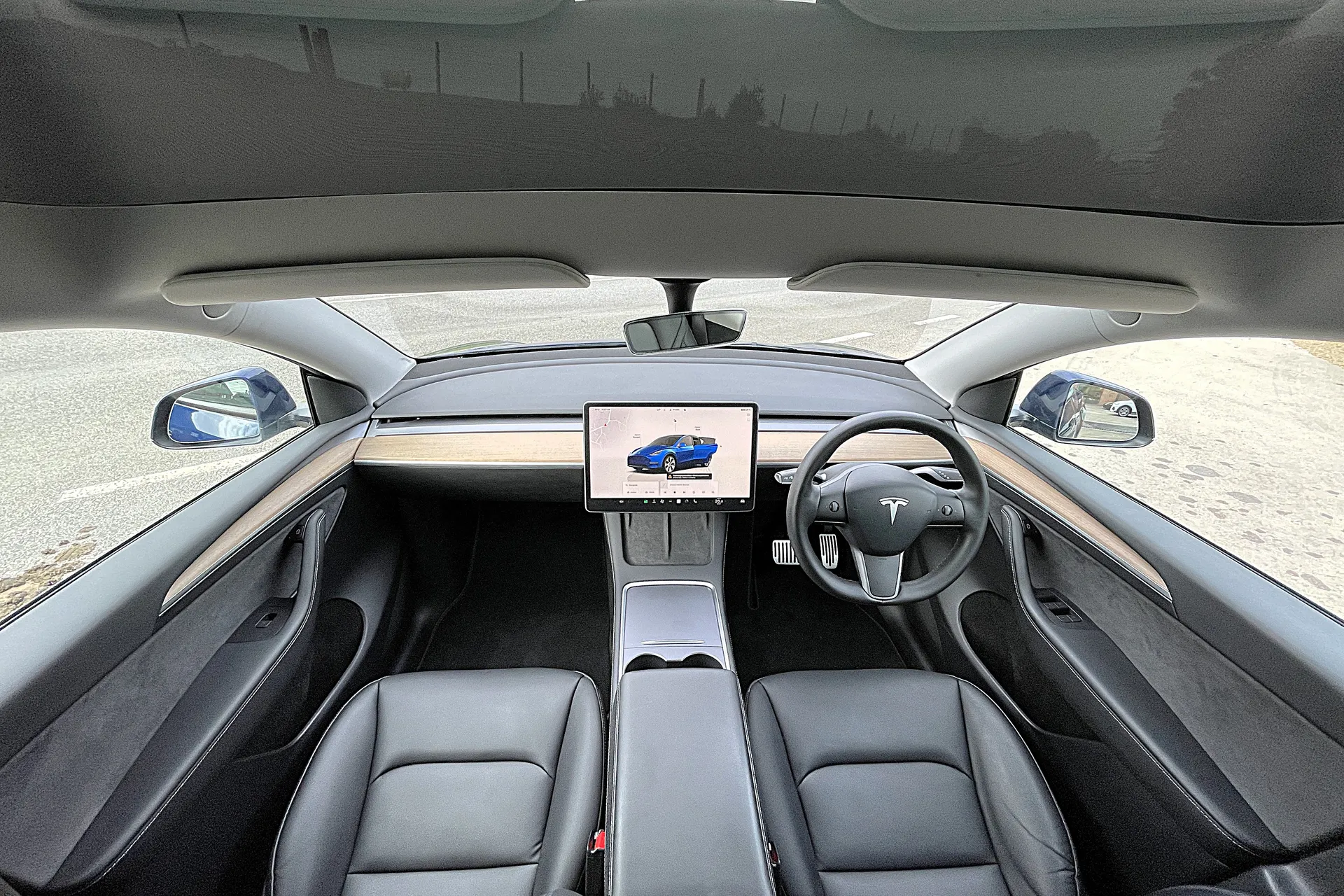 TESLA MODEL Y thumbnail image number 3