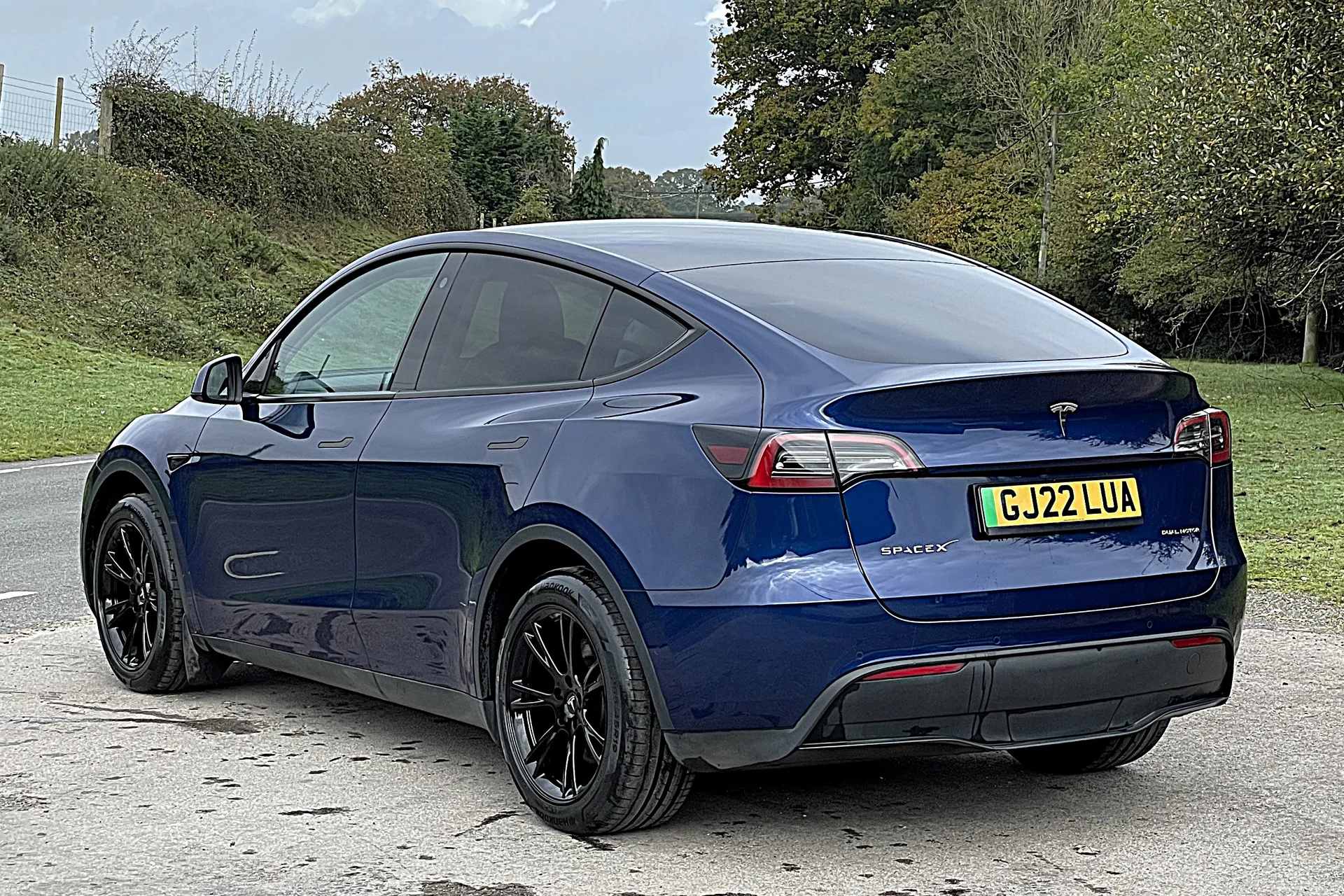 TESLA MODEL Y thumbnail image number 7