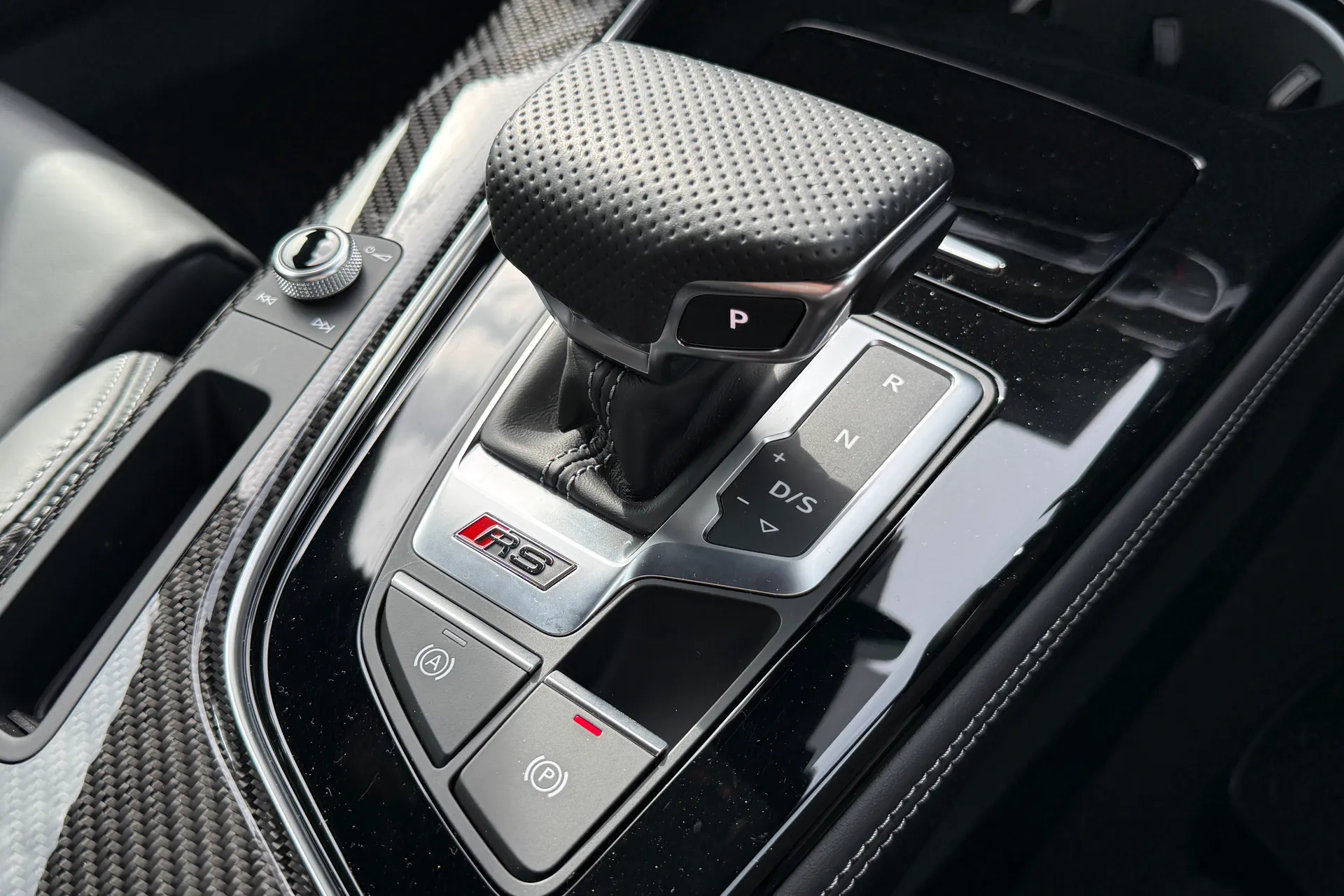 Audi RS4 thumbnail image number 21