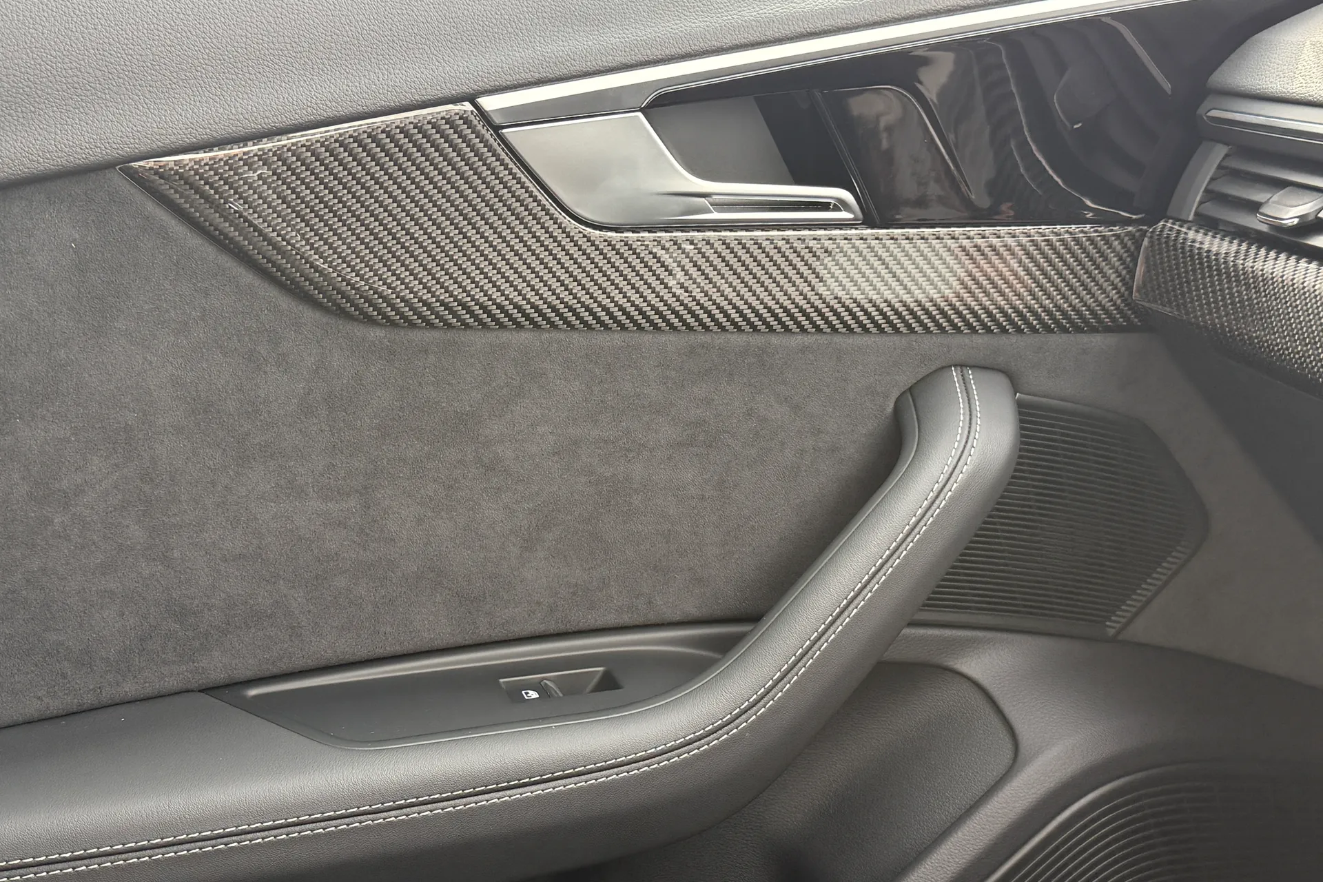 Audi RS4 thumbnail image number 28