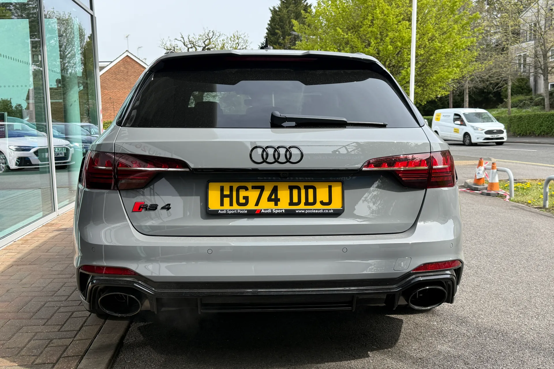 Audi RS4 thumbnail image number 57