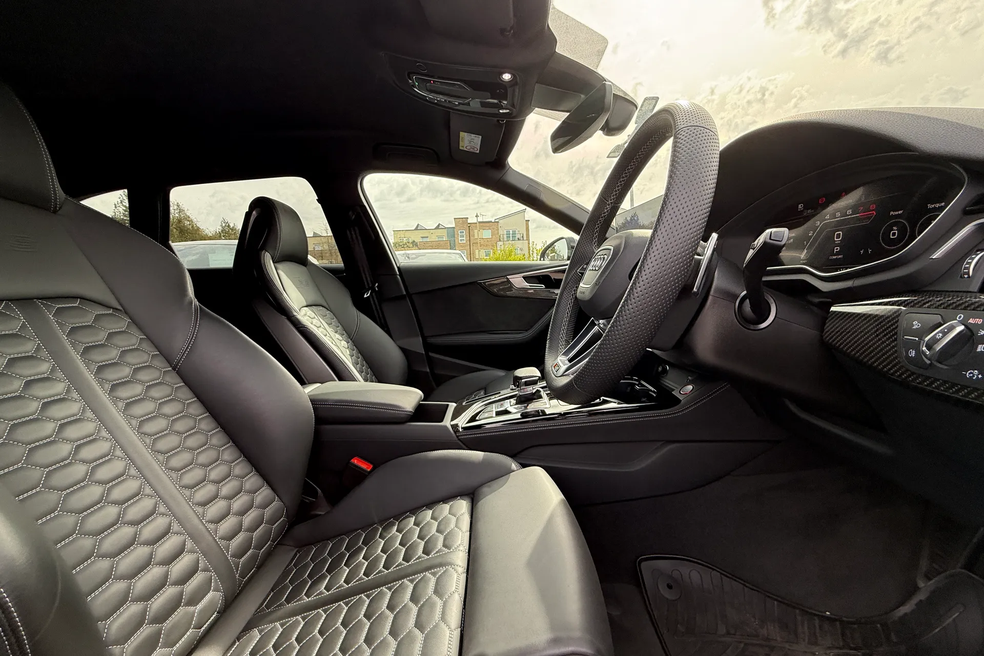 Audi RS4 thumbnail image number 31