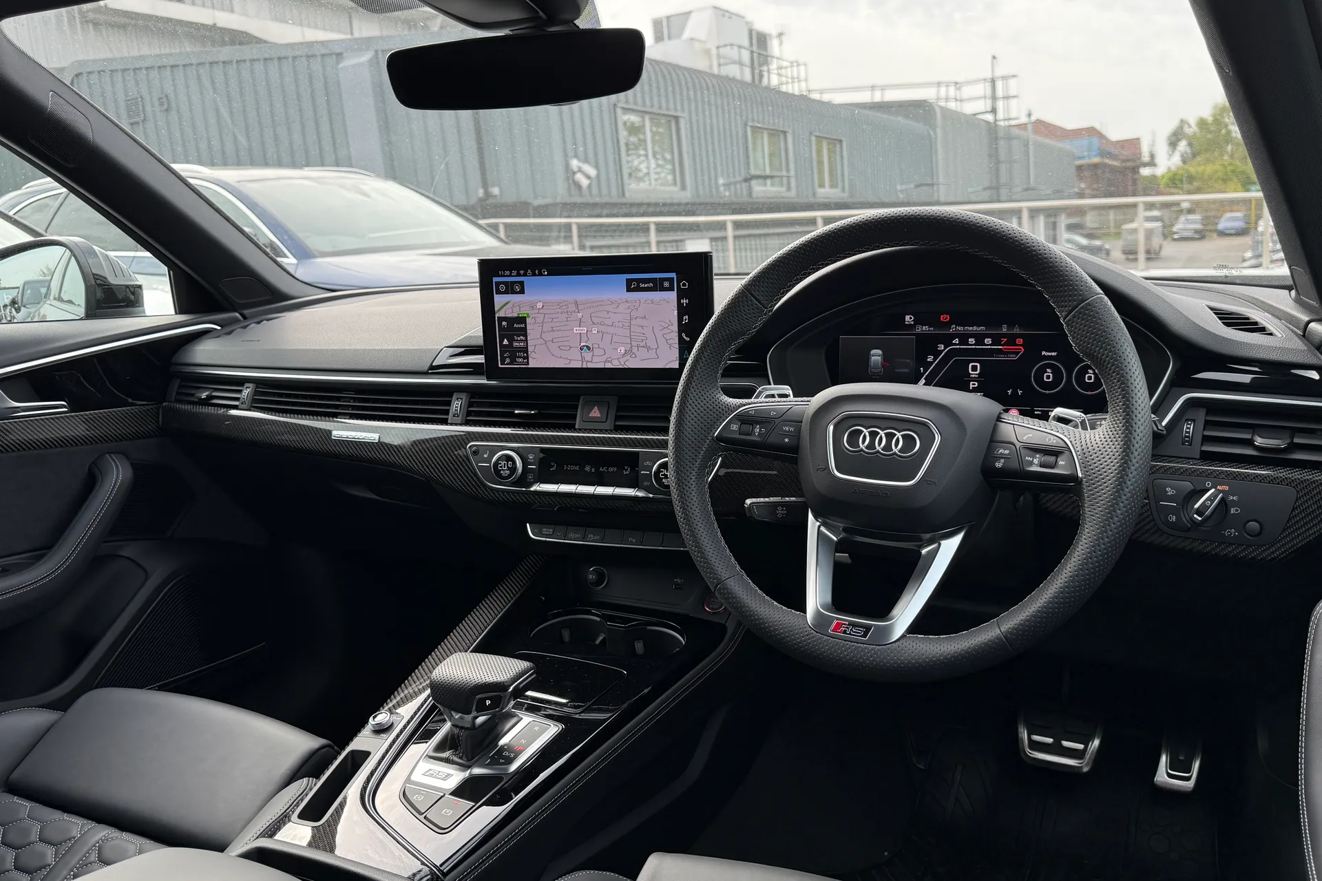 Audi RS4 thumbnail image number 36