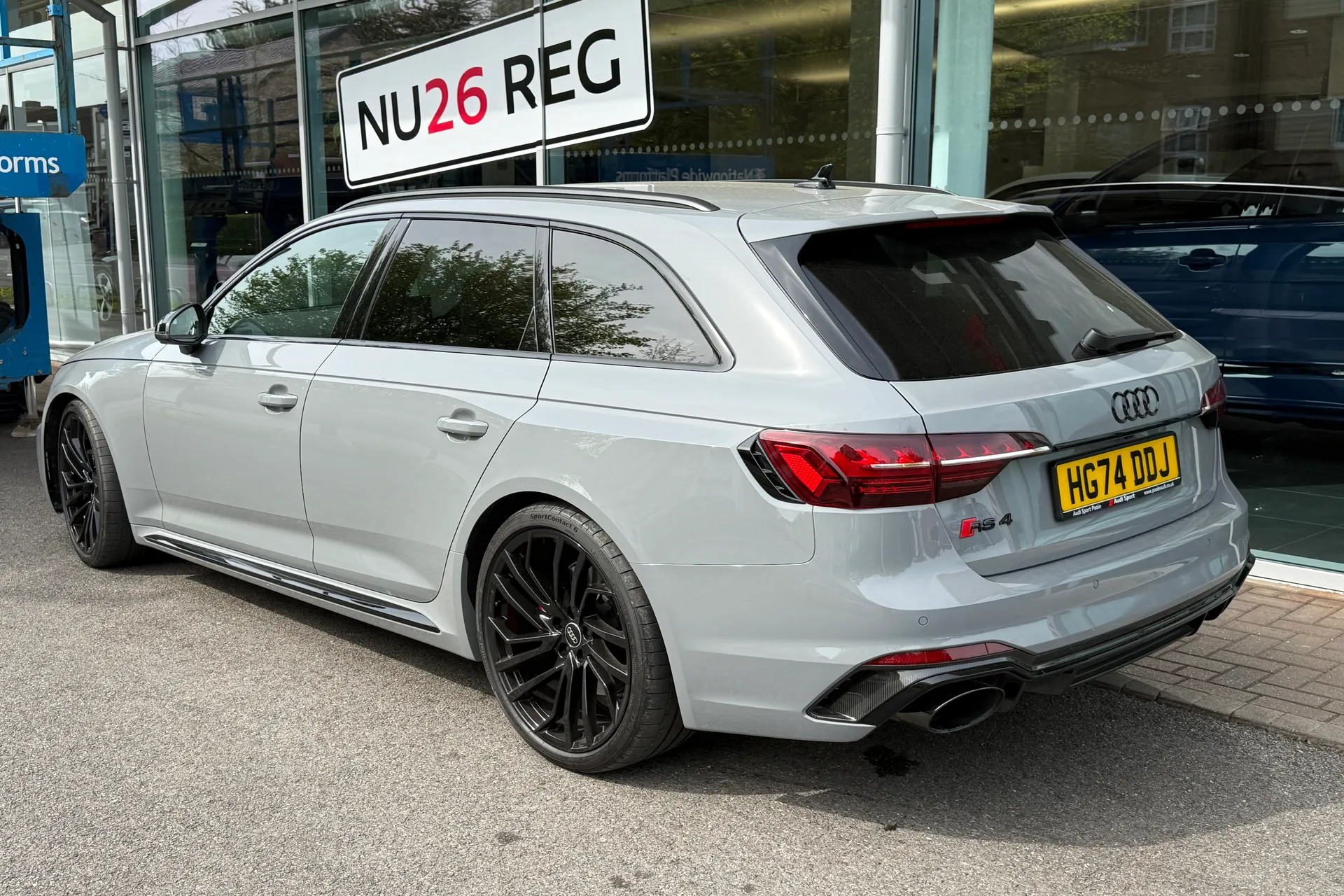 Audi RS4 thumbnail image number 12