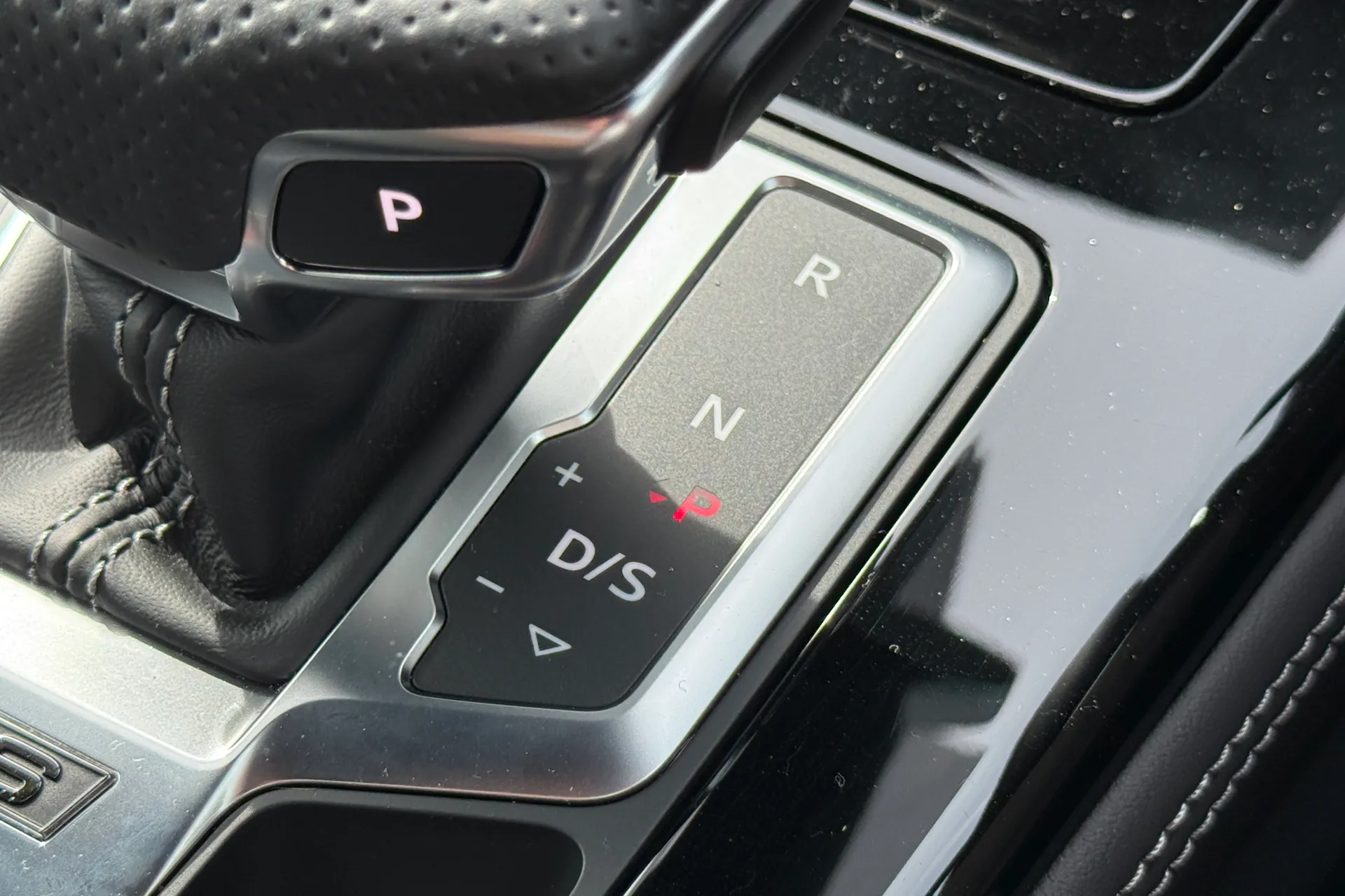 Audi RS4 thumbnail image number 23