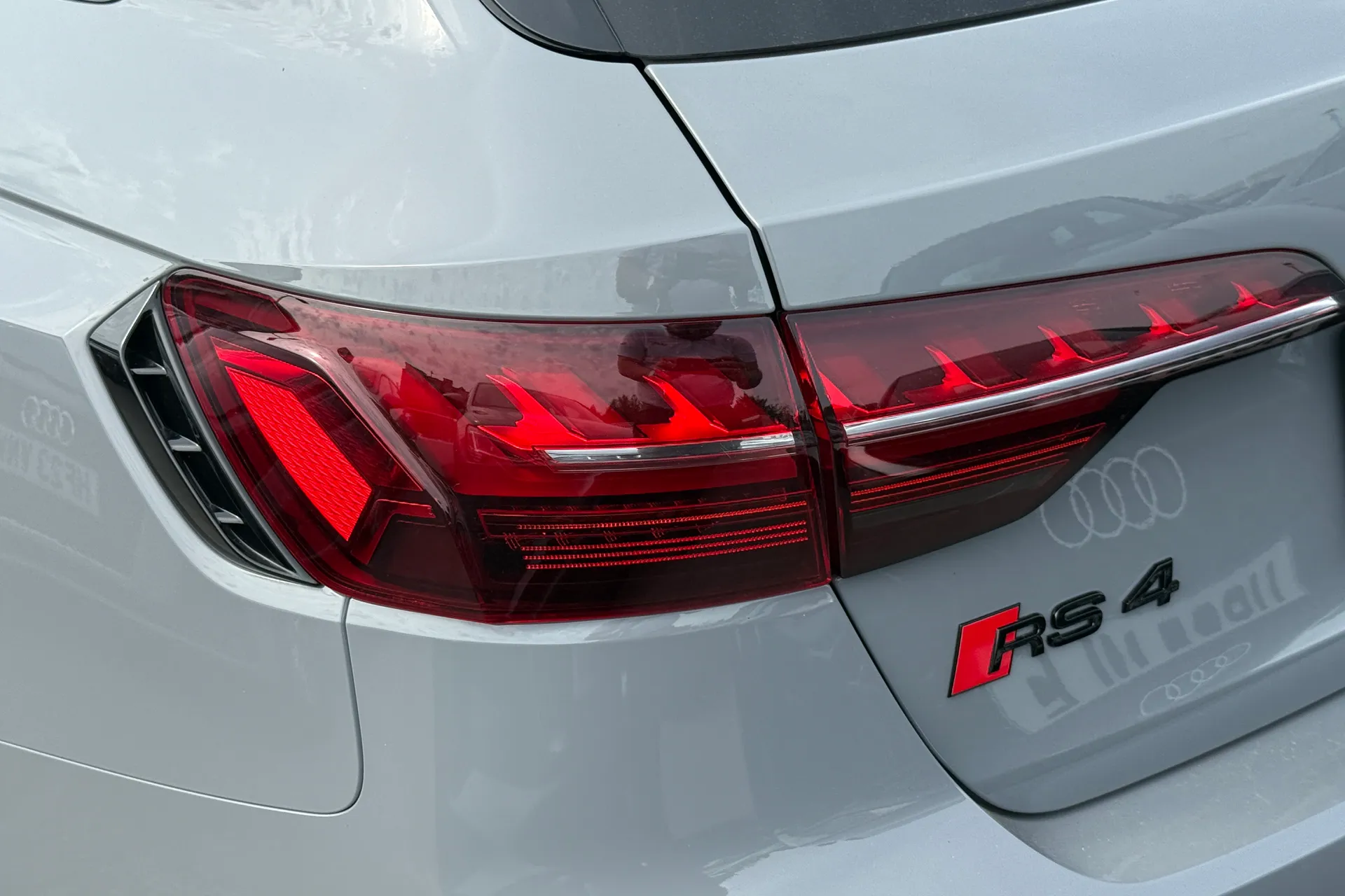 Audi RS4 thumbnail image number 44