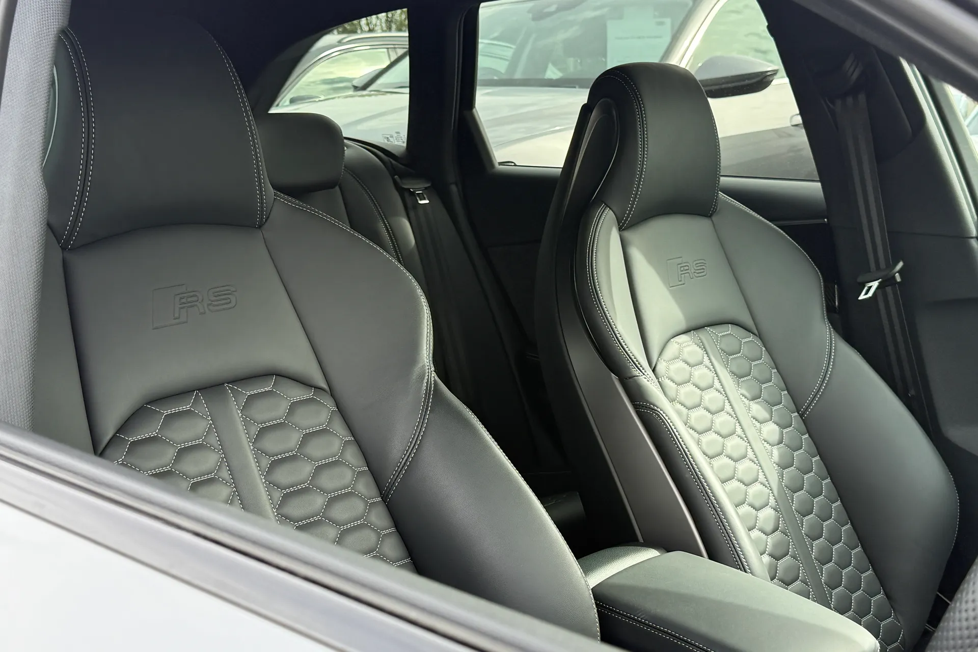 Audi RS4 thumbnail image number 33