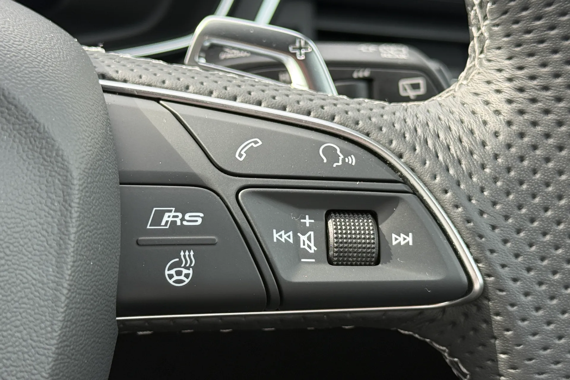 Audi RS4 thumbnail image number 9