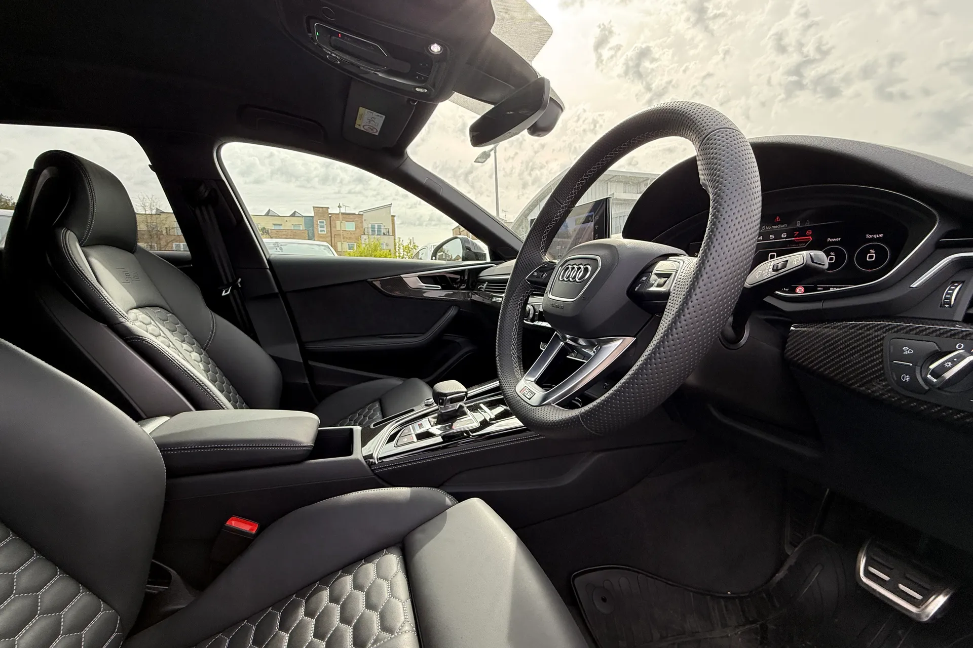 Audi RS4 thumbnail image number 14