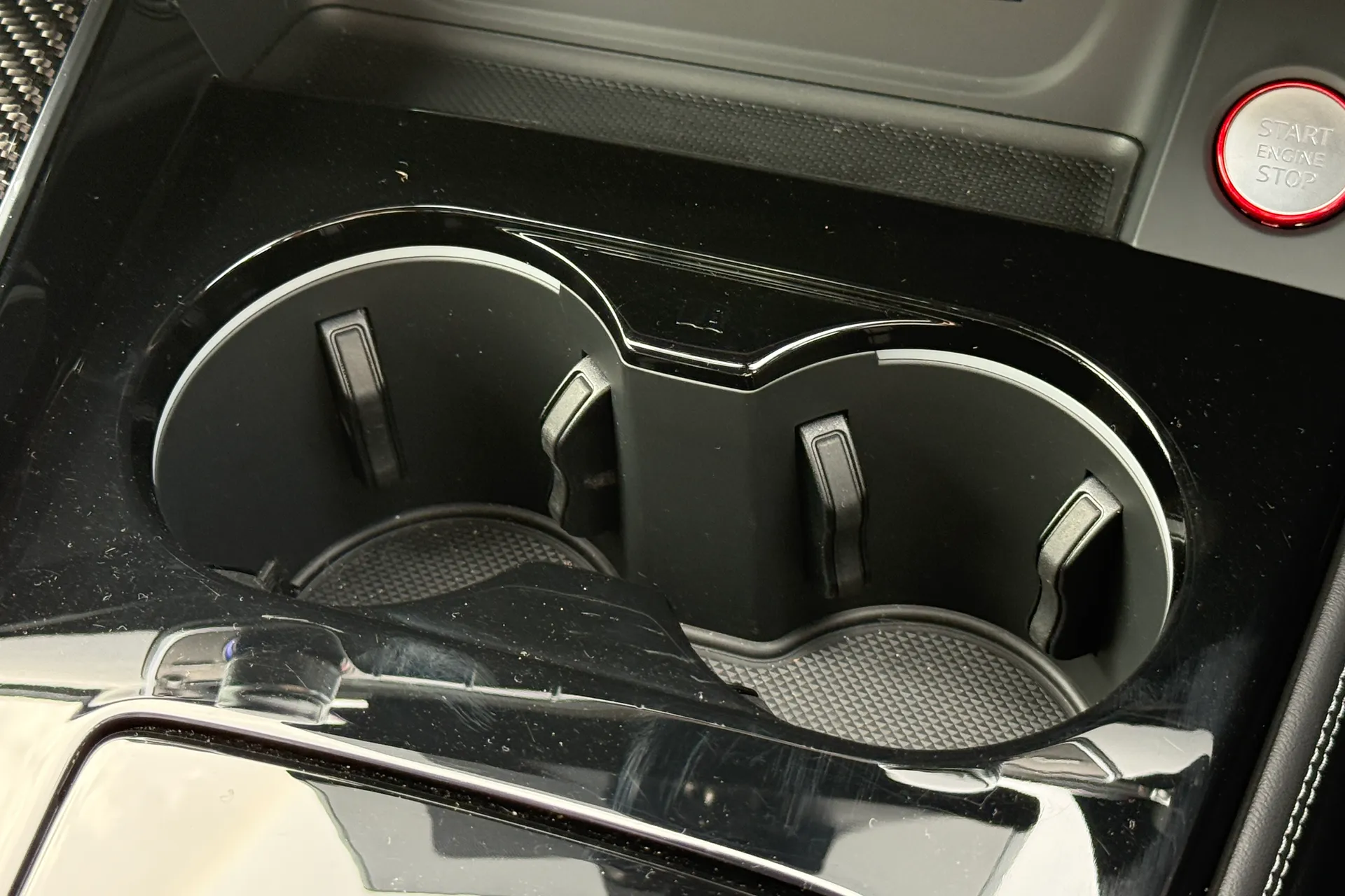 Audi RS4 thumbnail image number 24