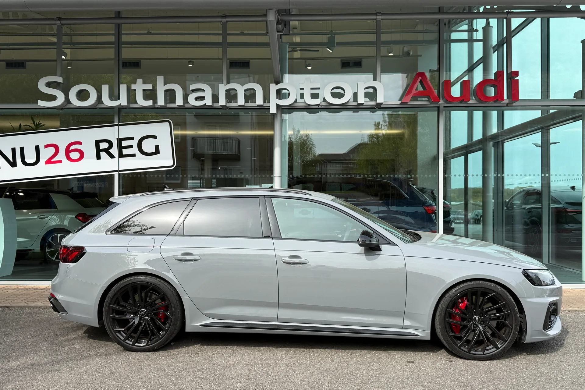 Audi RS4 thumbnail image number 2