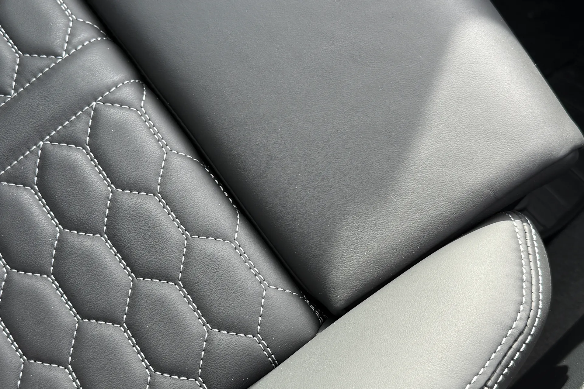 Audi RS4 thumbnail image number 27