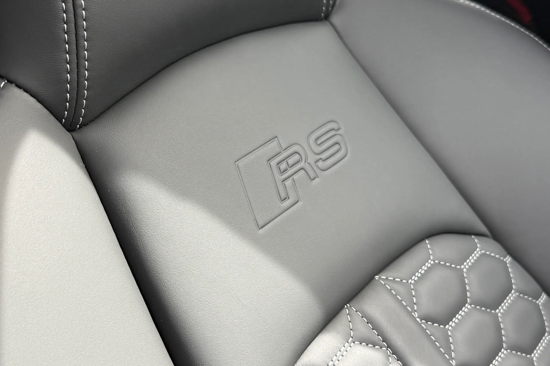 Audi RS4 thumbnail image number 29