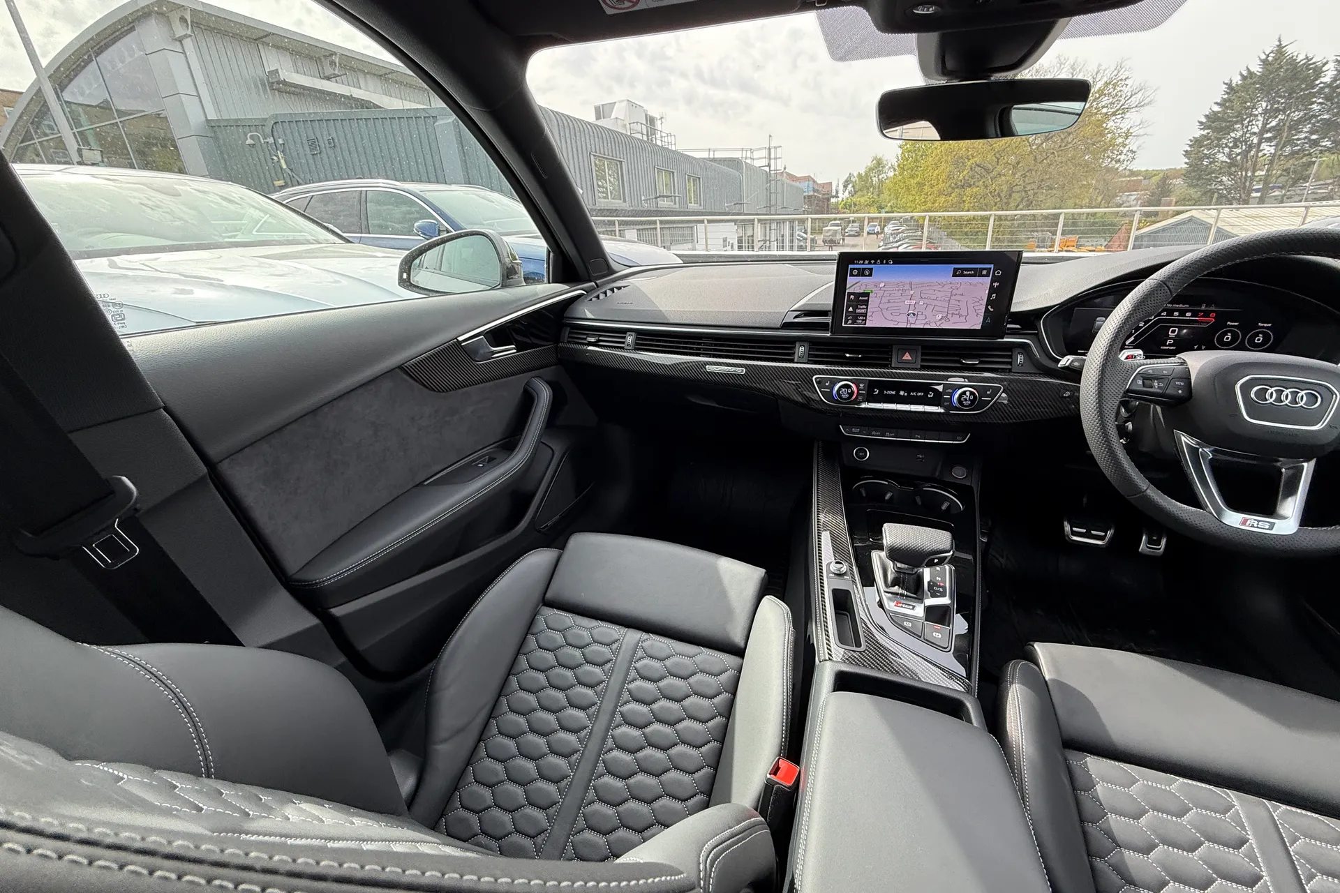 Audi RS4 thumbnail image number 42