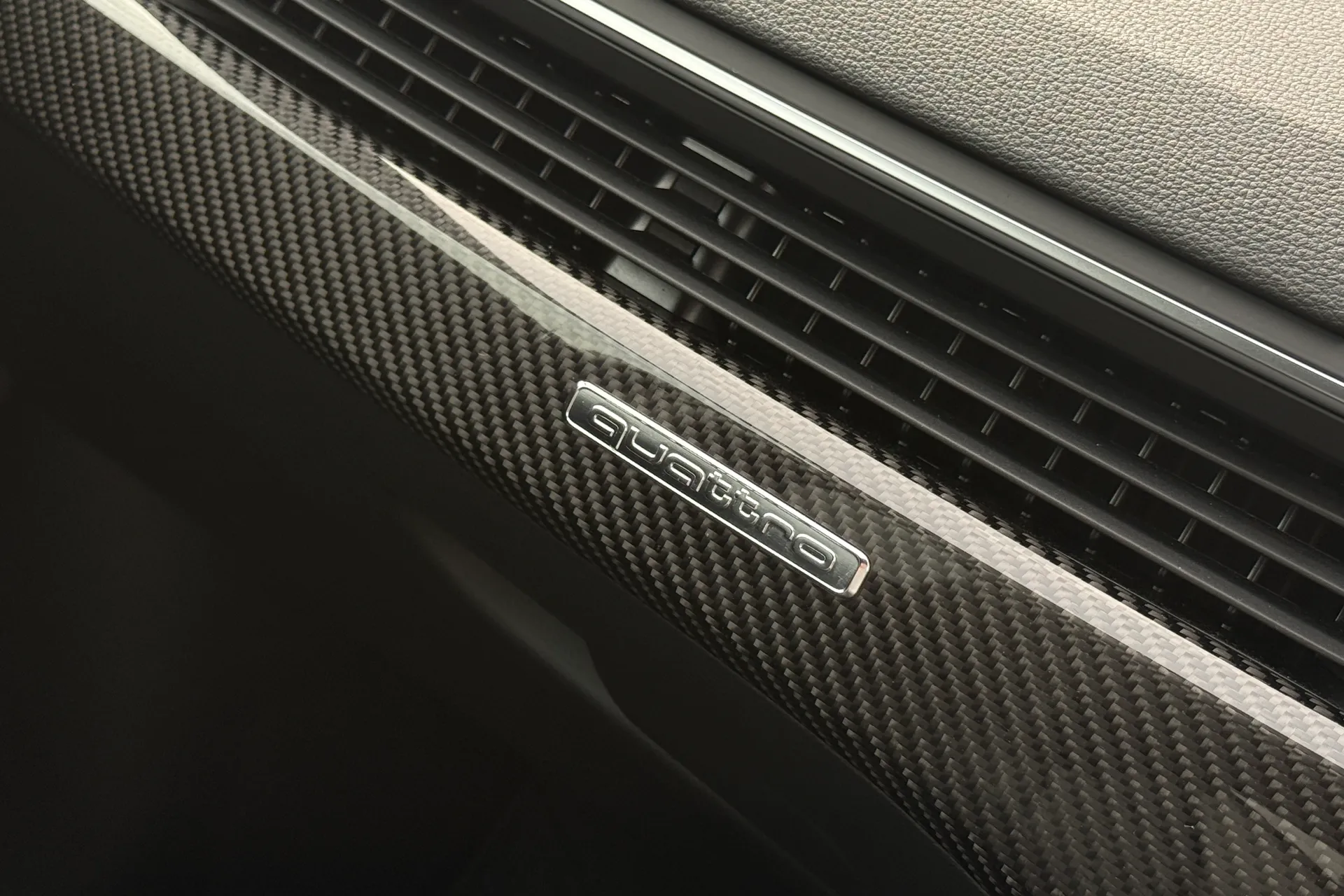 Audi RS4 thumbnail image number 19