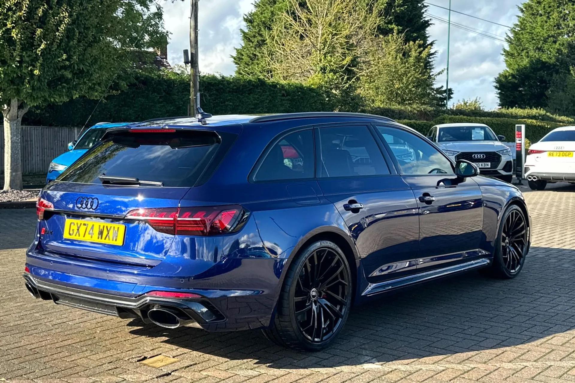 Audi RS4 thumbnail image number 10