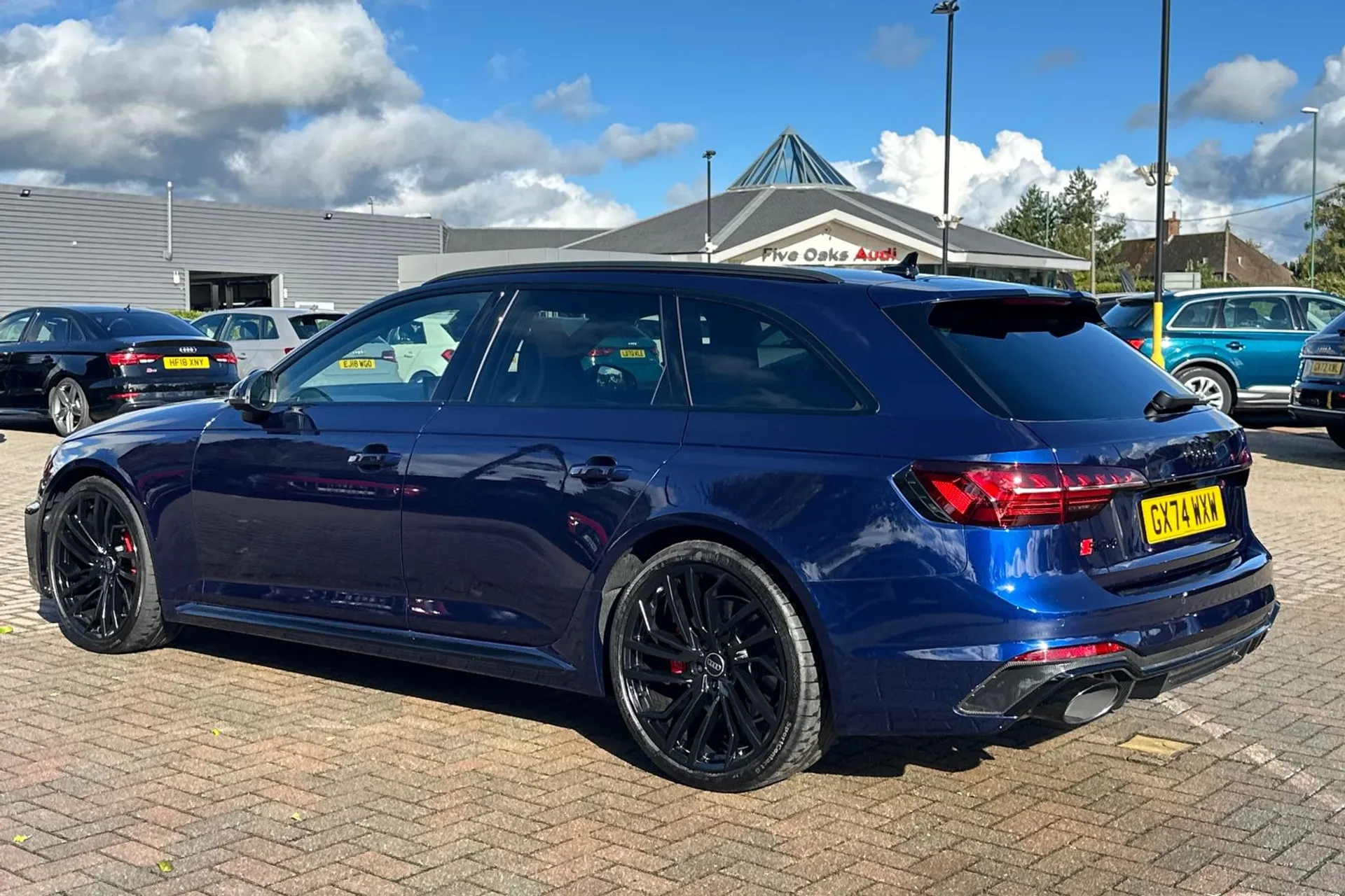 Audi RS4 thumbnail image number 14
