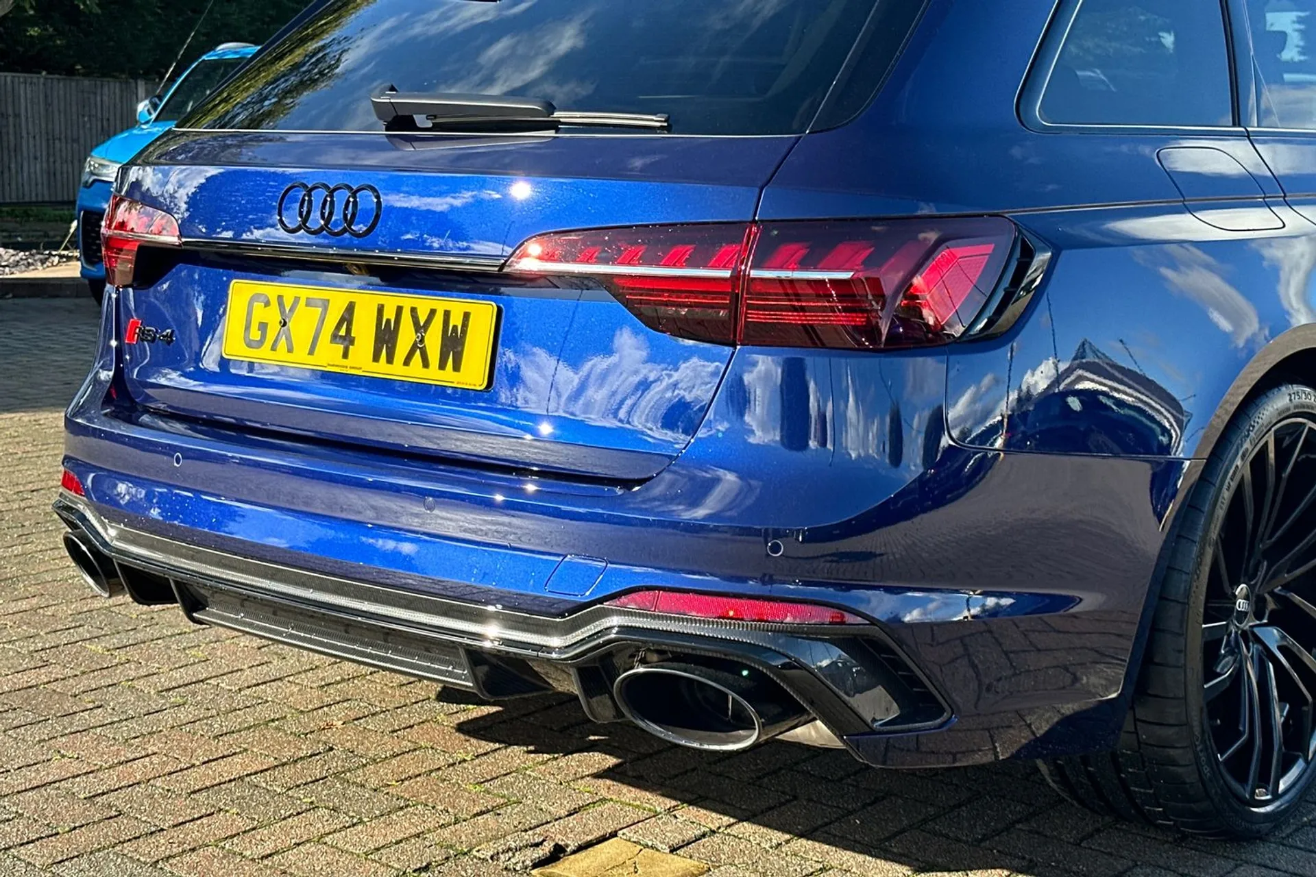 Audi RS4 thumbnail image number 46