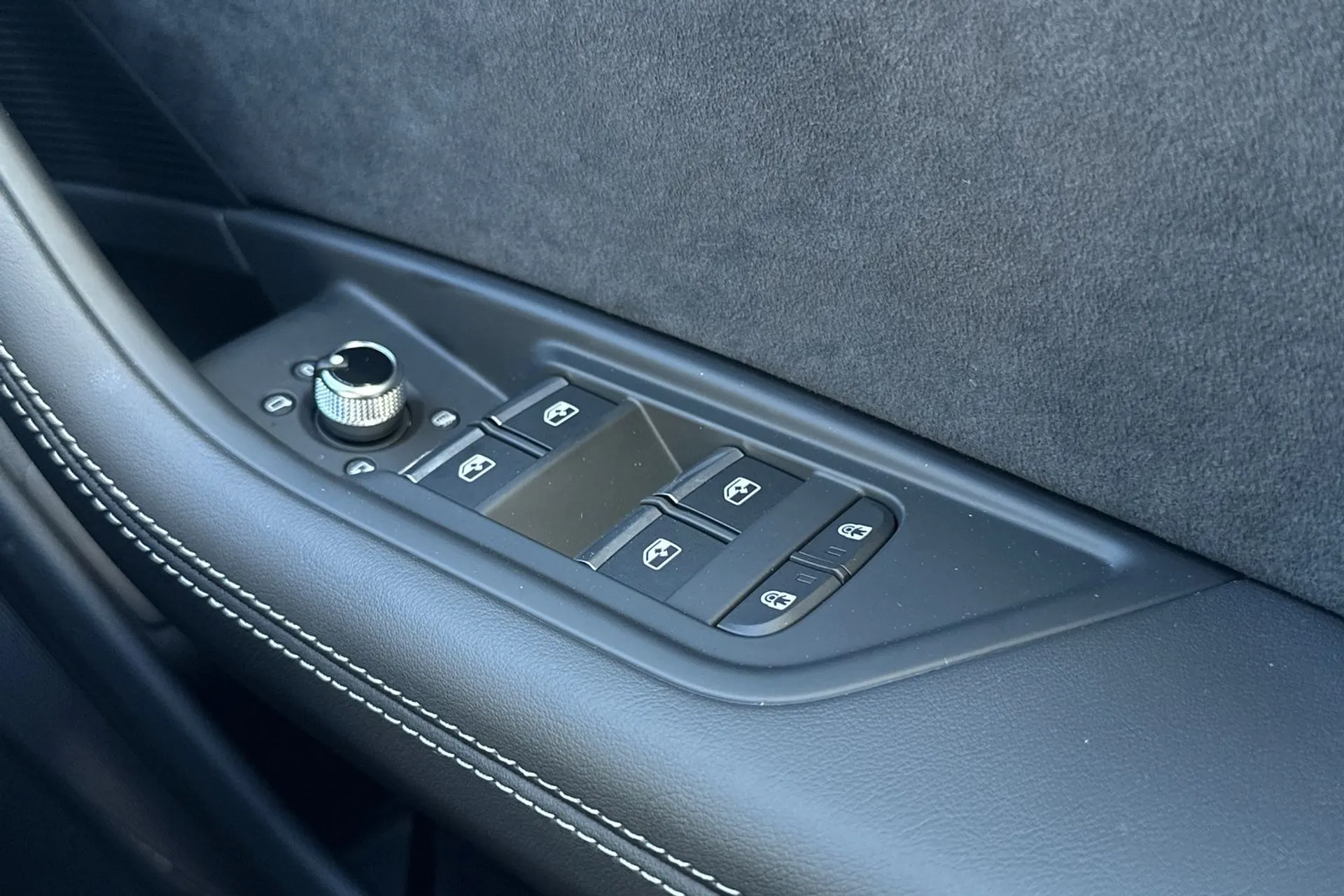 Audi RS4 thumbnail image number 82