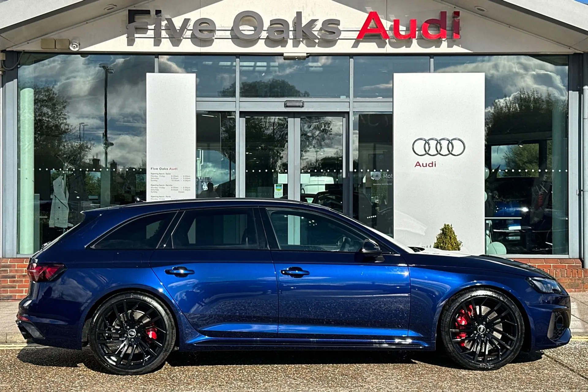 Audi RS4 thumbnail image number 4
