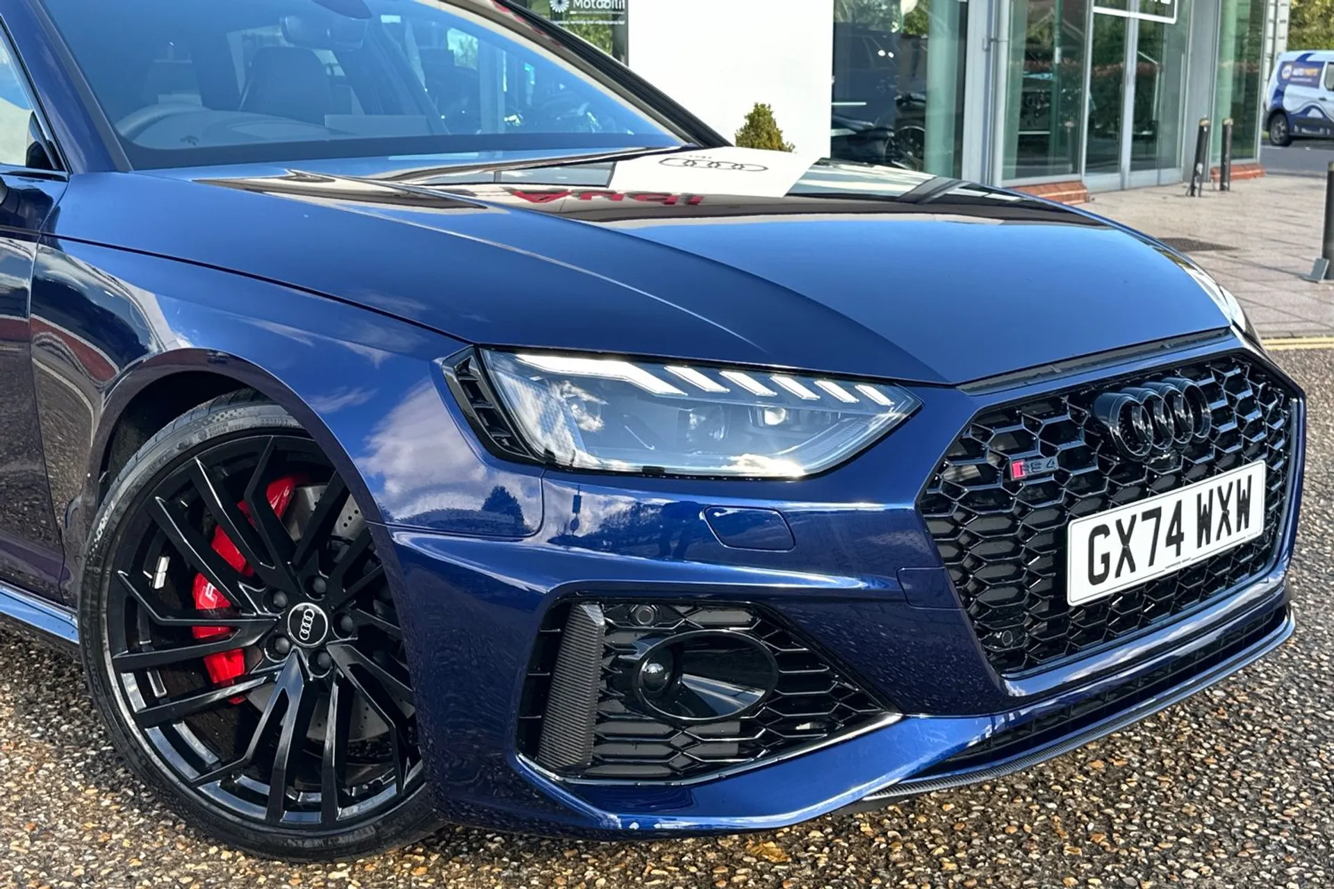 Audi RS4 thumbnail image number 32